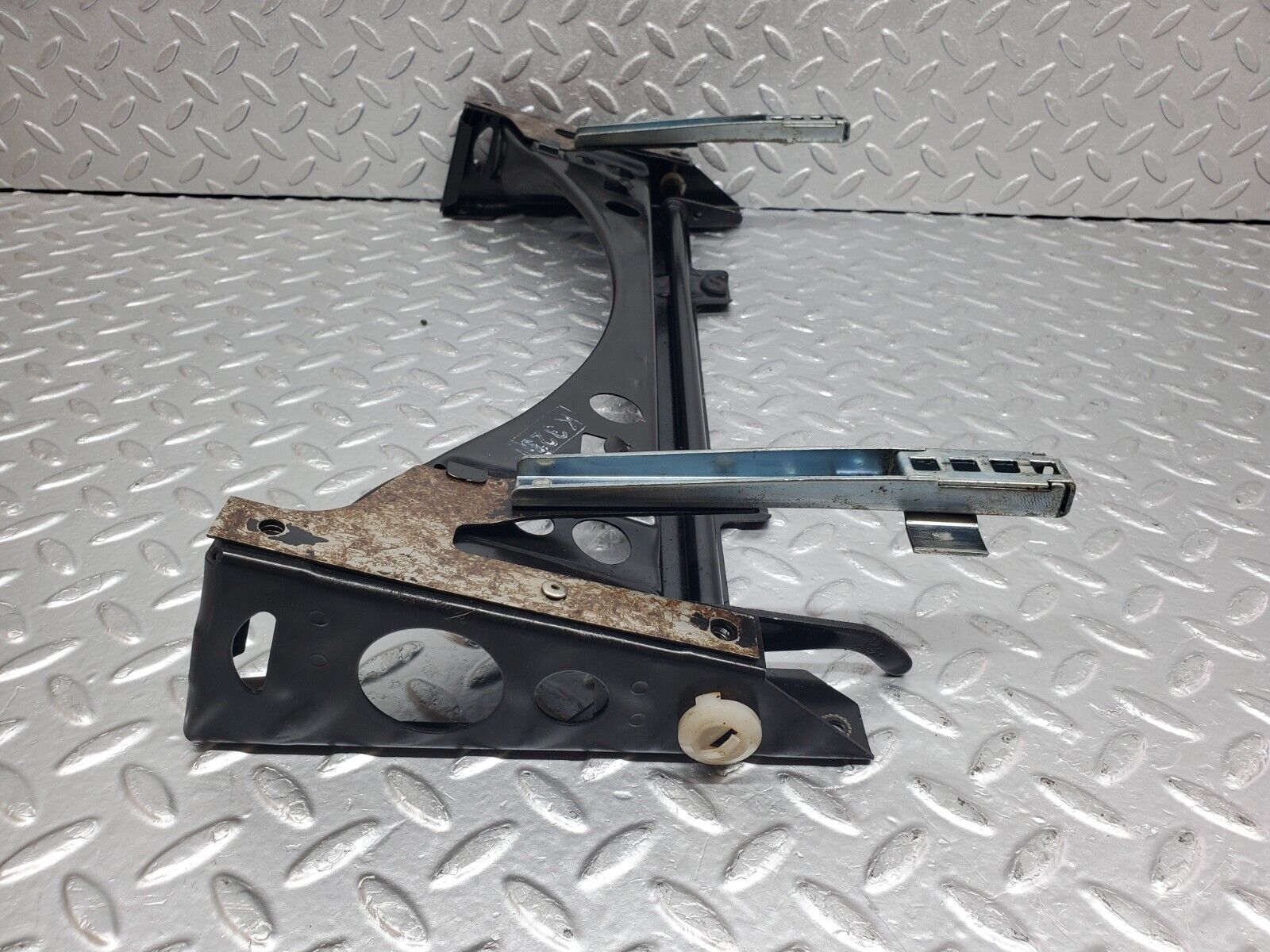 44549 Mercedes-Benz W123 280E Front Right Seat Sliding Mechanism