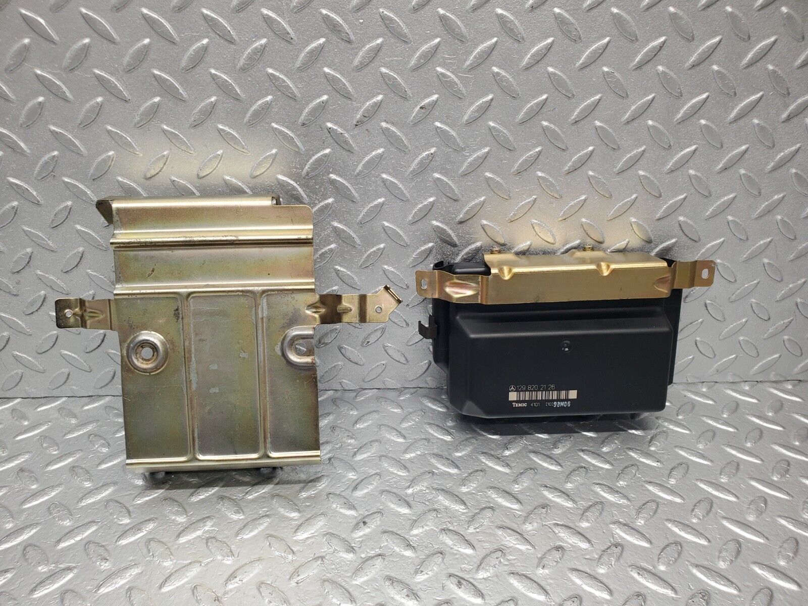 46795 Mercedes-Benz R129 320SL Coupe Seat Control Unit 1298202126