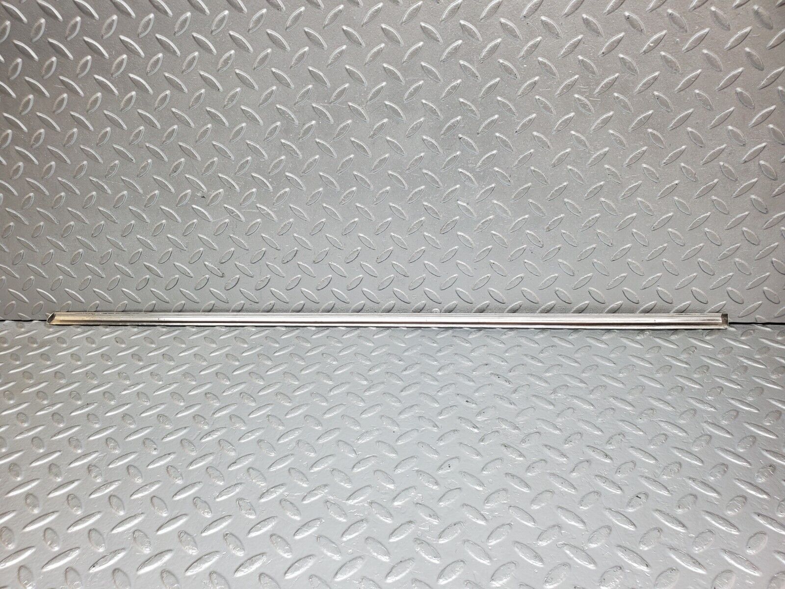 44542 Mercedes-Benz W123 280E Front Right Door Chrome Moulding Trim