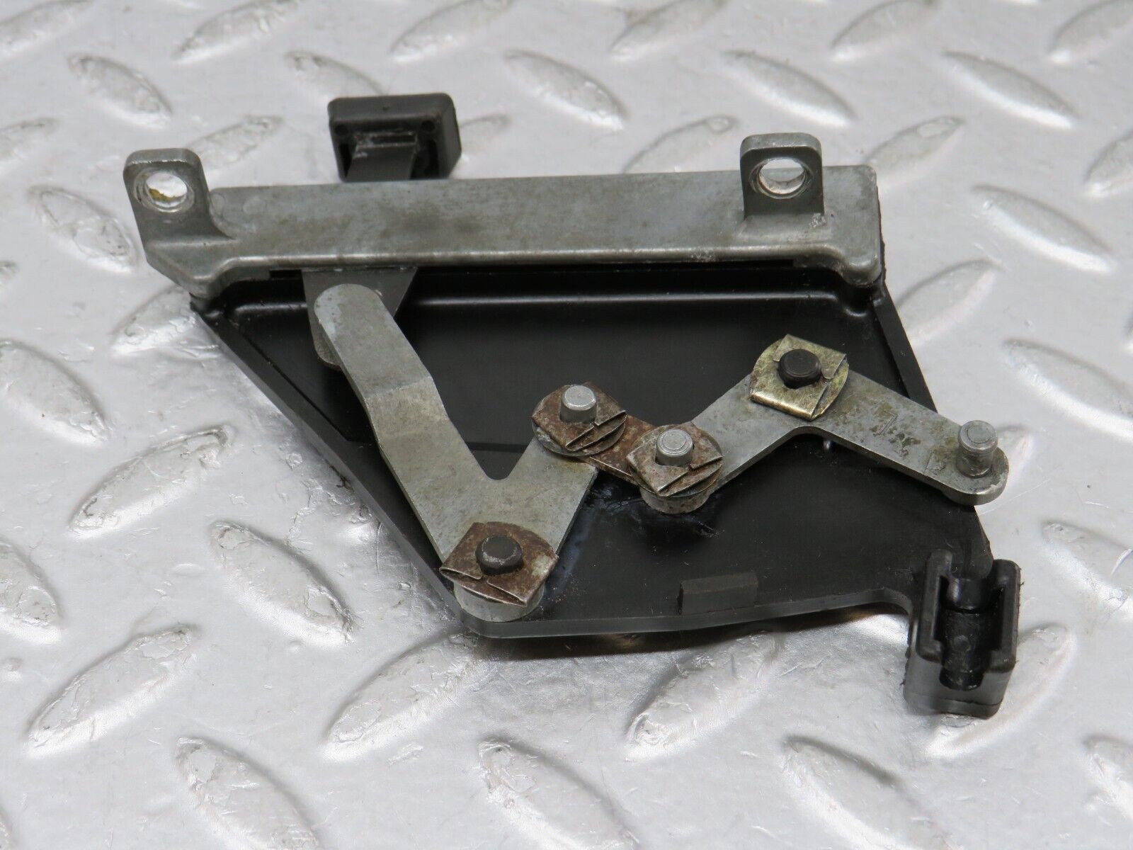 35539 Mercedes-Benz R107 280SL Air Vent Control Lever Left 1078300385