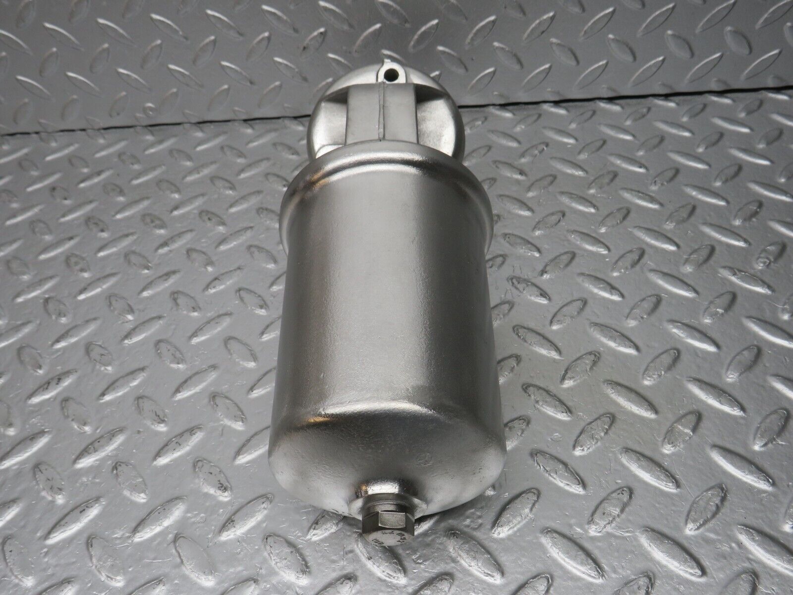 33078 Mercedes-Benz C107 R107 350 V8 Oil Filter Housing 1161840309