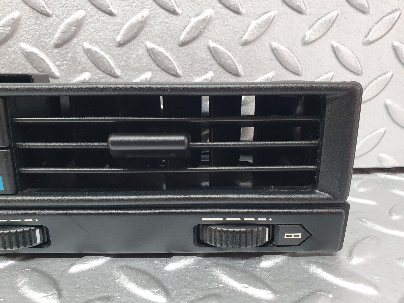 42163 Mercedes-Benz R129 320SL Coupe Dash Centre Air Vent 1298300354