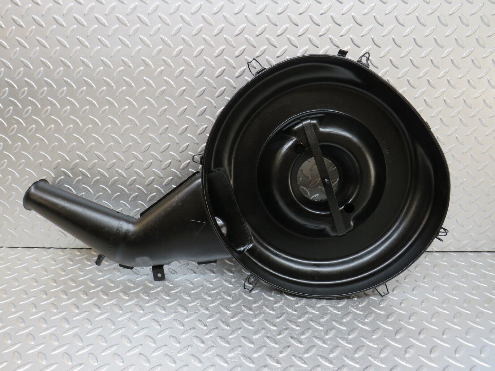 33558 Mercedes-Benz C107 R107 Air Filter Box Housing 0070942702