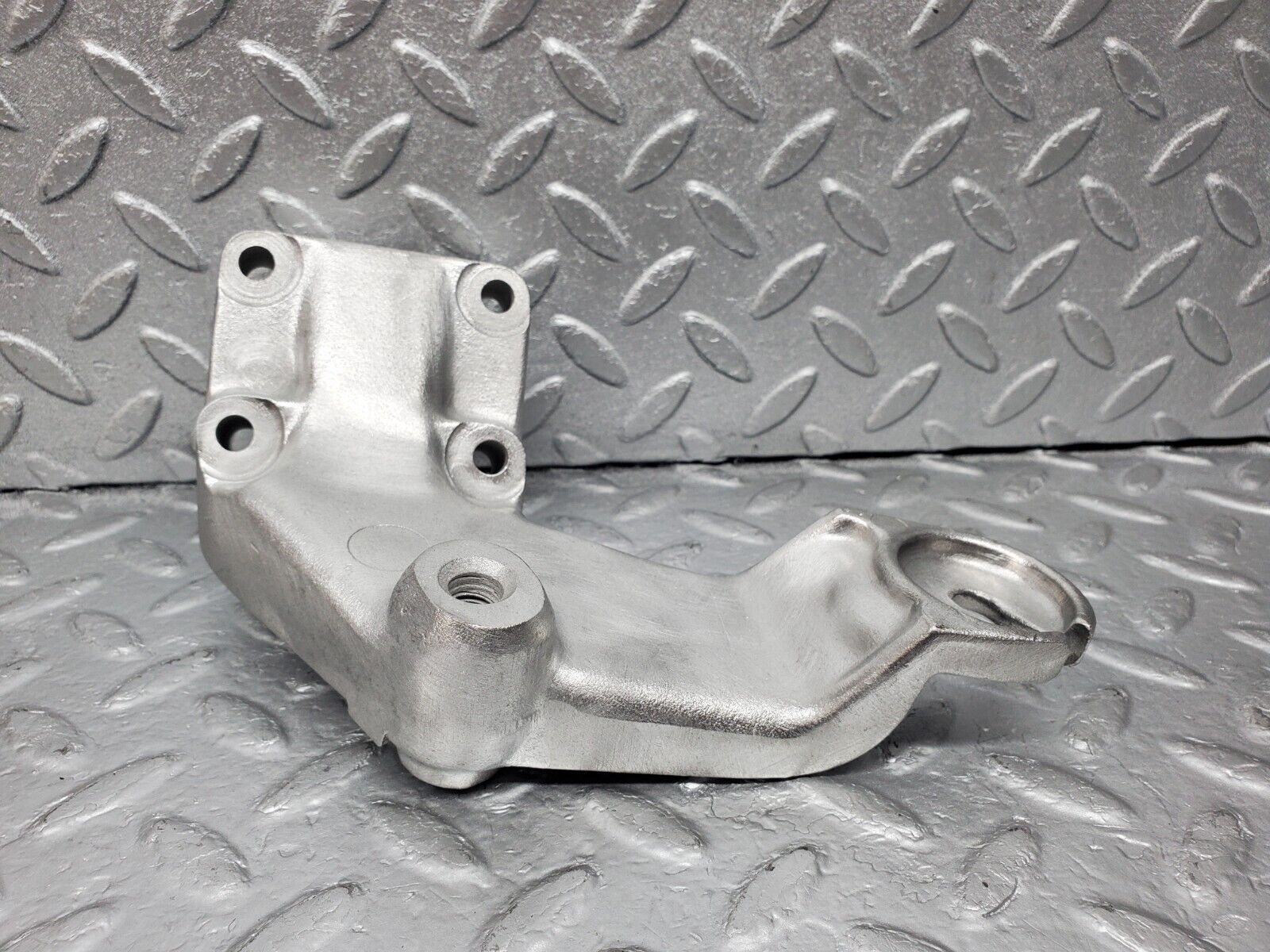 45923 Mercedes-Benz W126 420SE Engine Mount Bracket Left Side 1162235404