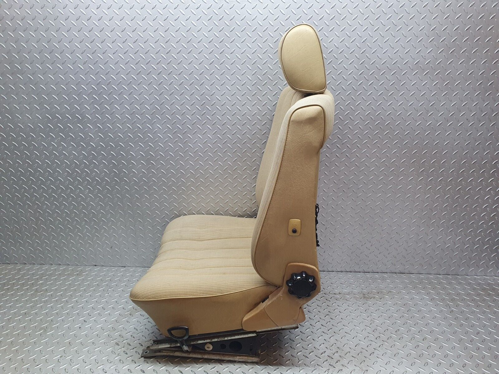 44053 Mercedes-Benz C123 230CE Coupe Front Left Seat Beige 1239104150