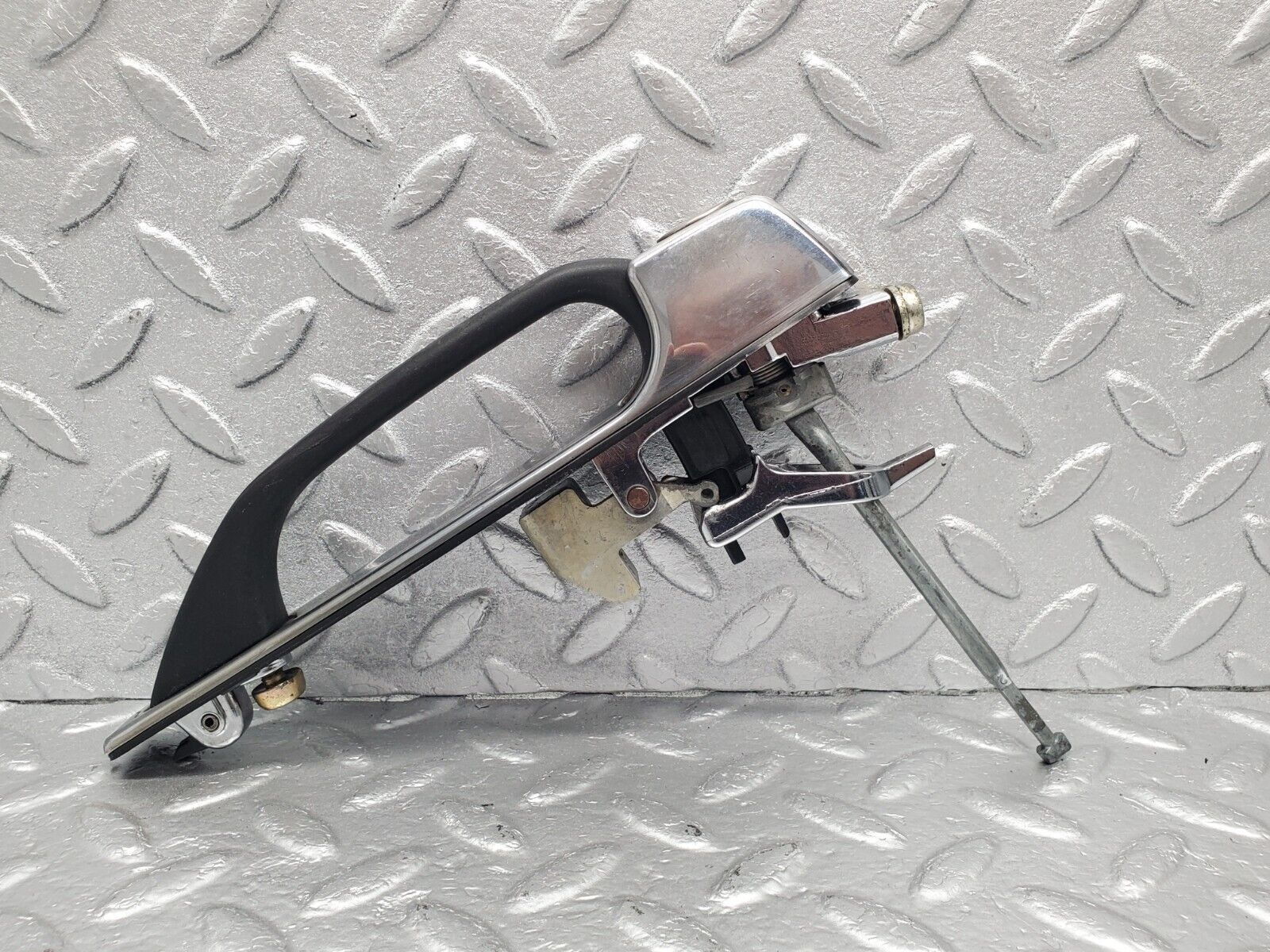 46385 Mercedes-Benz C123 280CE Coupe Left Door Exterior Handle No Key