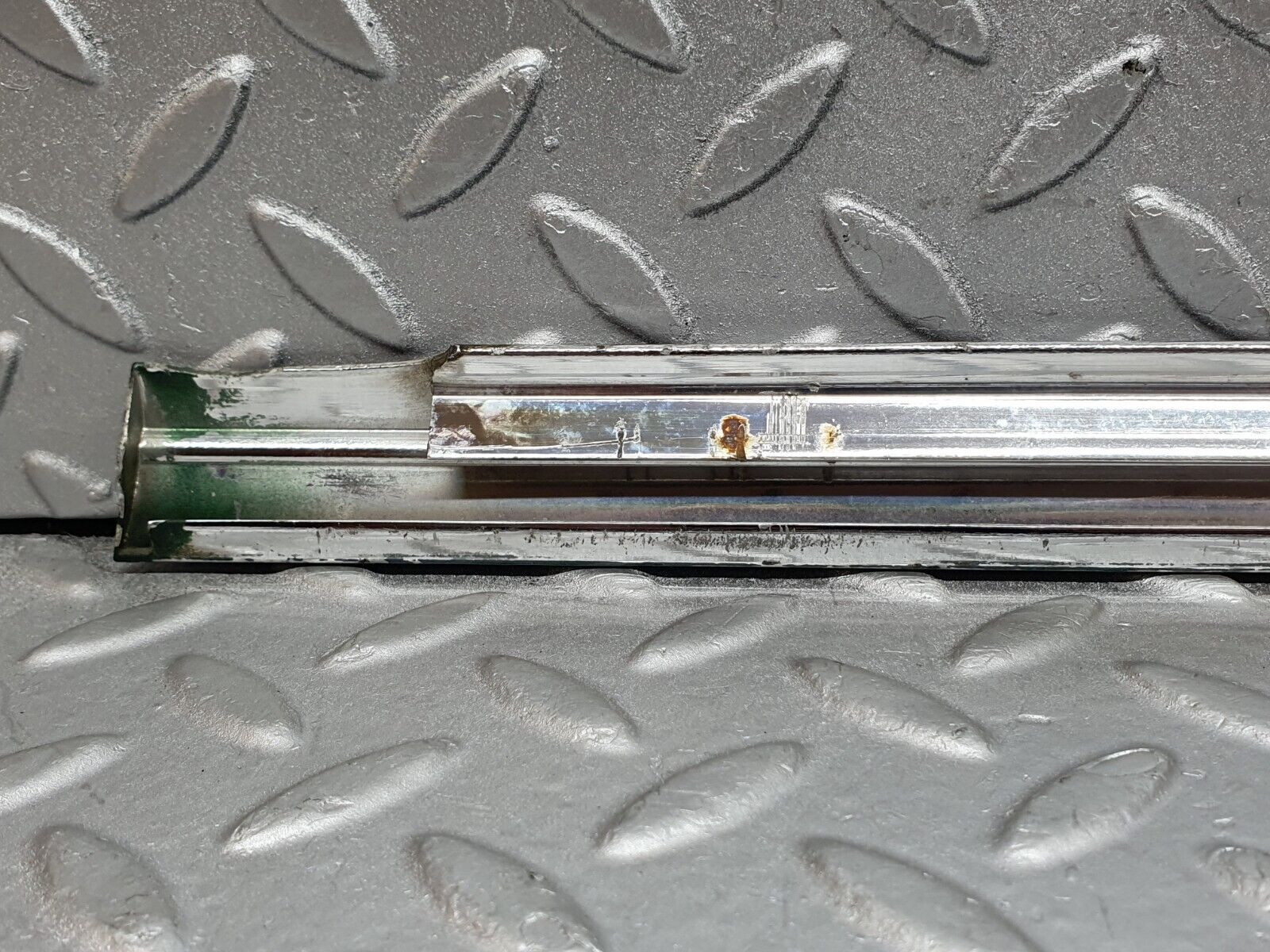 43463 Mercedes-Benz W108 280SE Front Left Door Window Chrome Trim