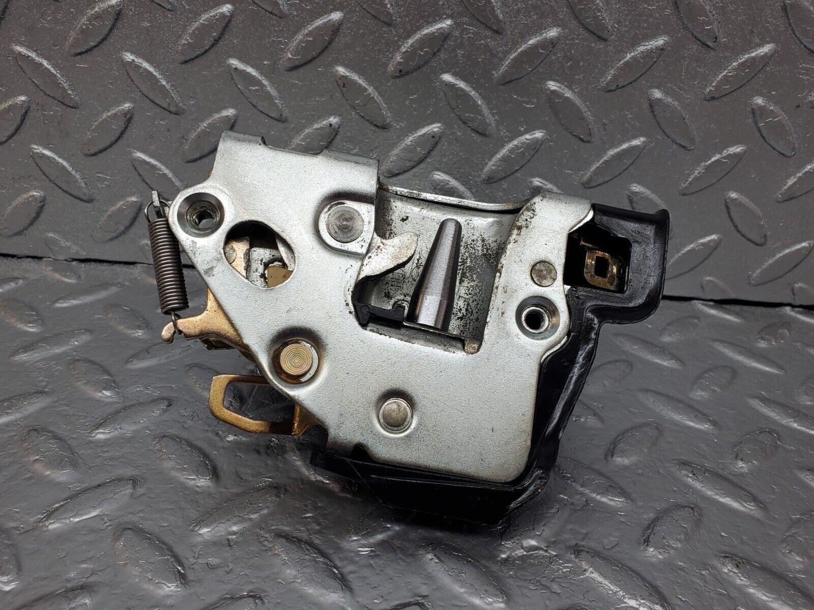 44439 Mercedes-Benz W123 280E Rear Right Door Lock Mechanism 1237330208