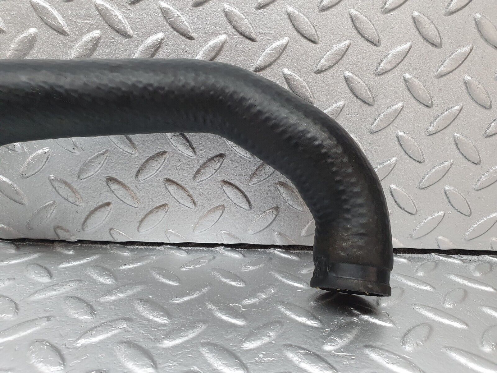 42549 Mercedes-Benz R129 320SL Coupe Radiator Lower Hose Pipe 1295012482