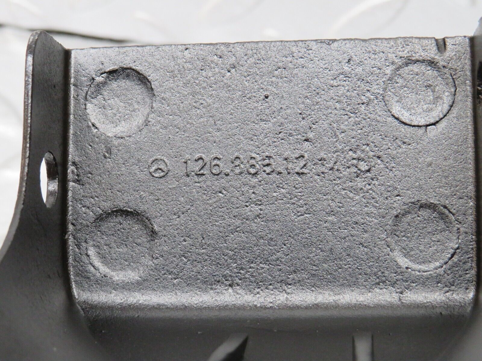 34600 Mercedes-Benz C126 380SEC Front Bumper Bracket 2x 1268851114 1268851214