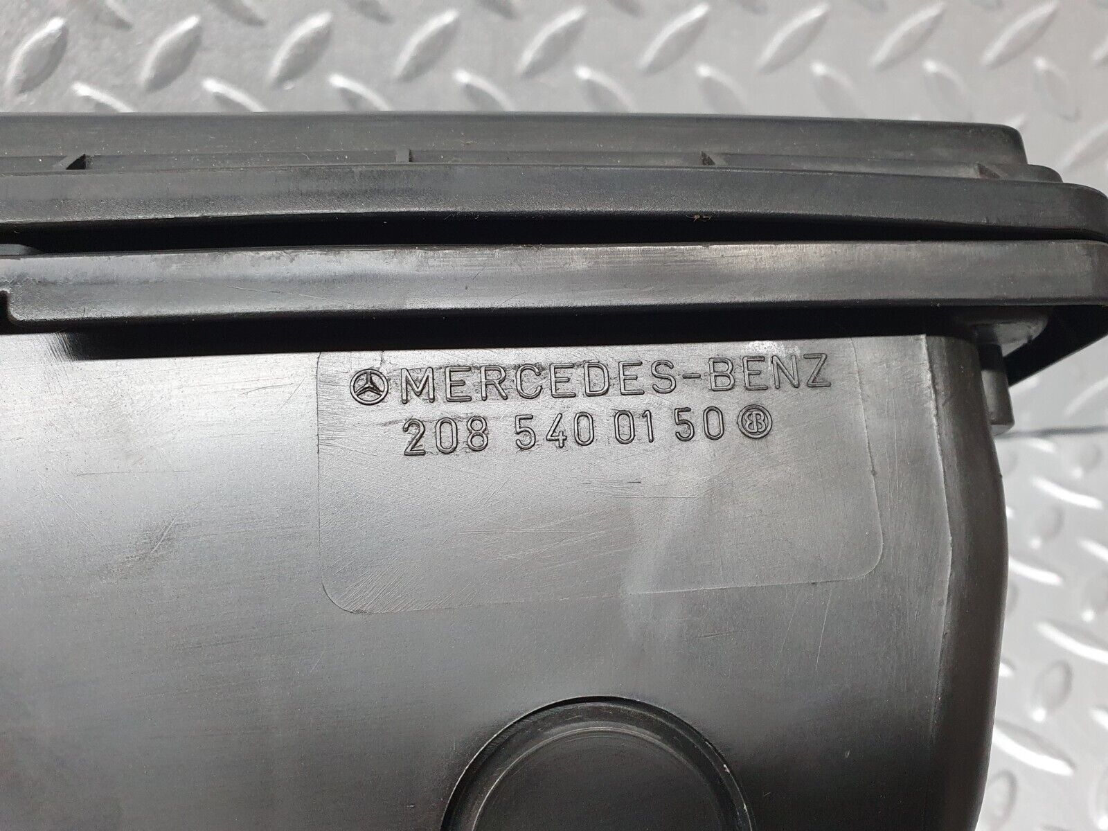 41817 Mercedes-Benz W202 C200 Fuse Box 2085400150 2025453700