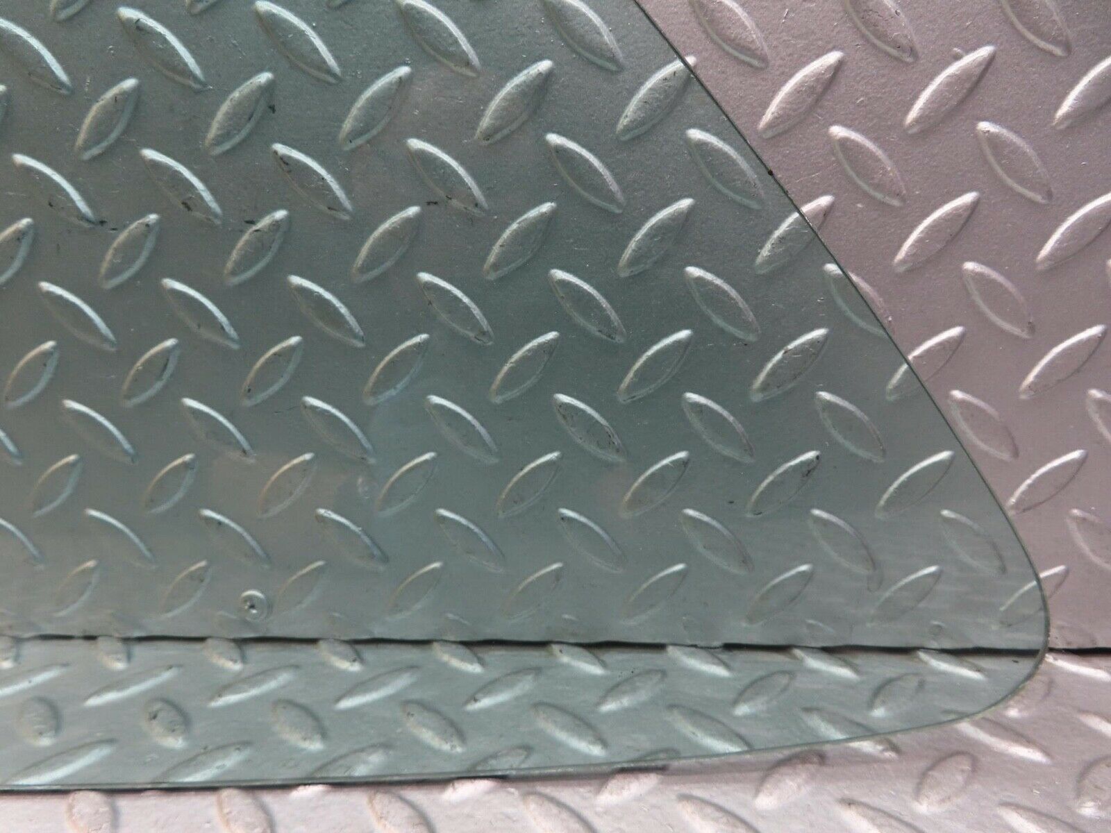 15760 Mercedes-Benz R107 450SL Hardtop Left Quarter Window