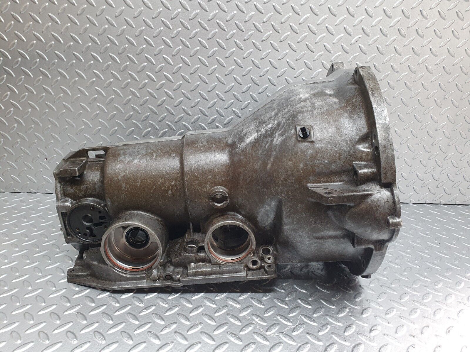 43855 Mercedes-Benz C126 380SEC Coupe Automatic Gearbox Housing 722.310 1262711701