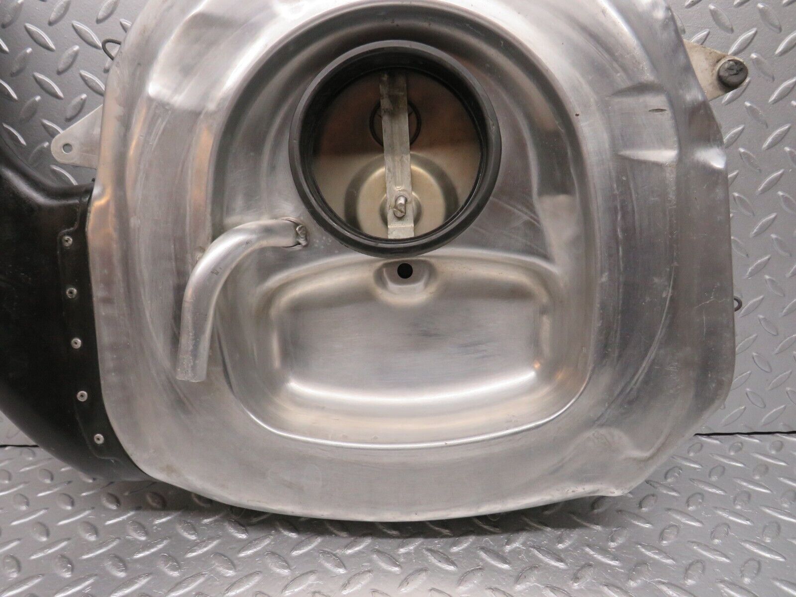 39176 Mercedes-Benz R107 500SL Aluminium Air Filter Housing 0100948602