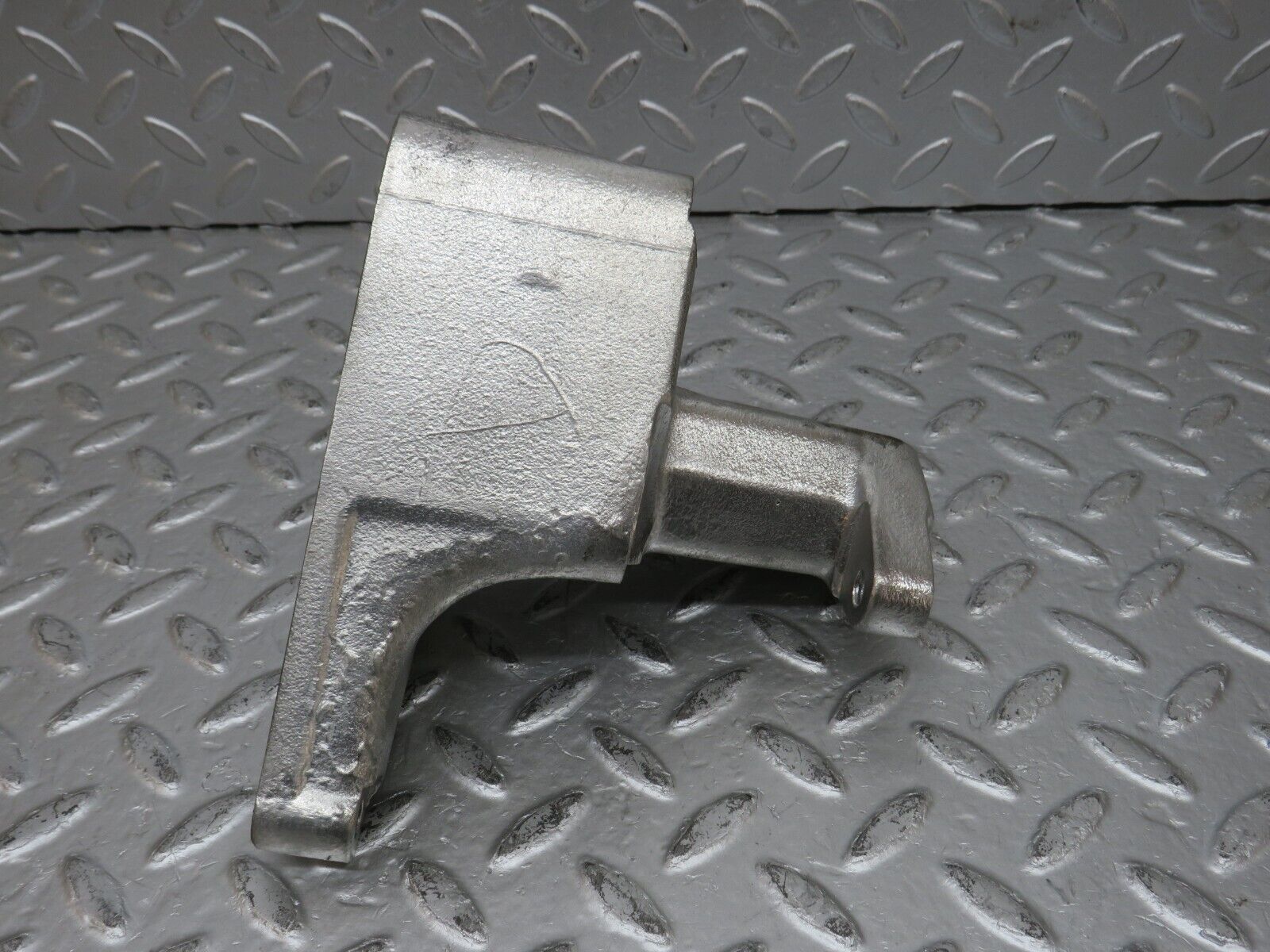 32851 Mercedes-Benz C107 R107 350 V8 Alternator Generator Bracket 1161550735