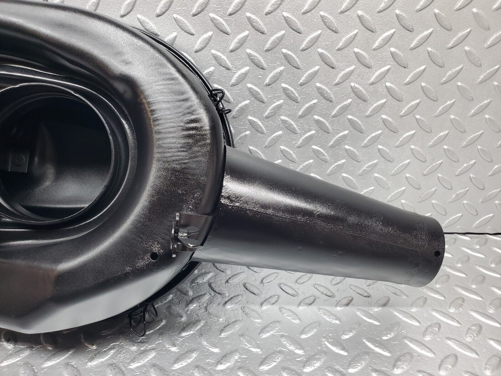 44470 Mercedes-Benz W123 280E Air Filter Box Housing 0110949702