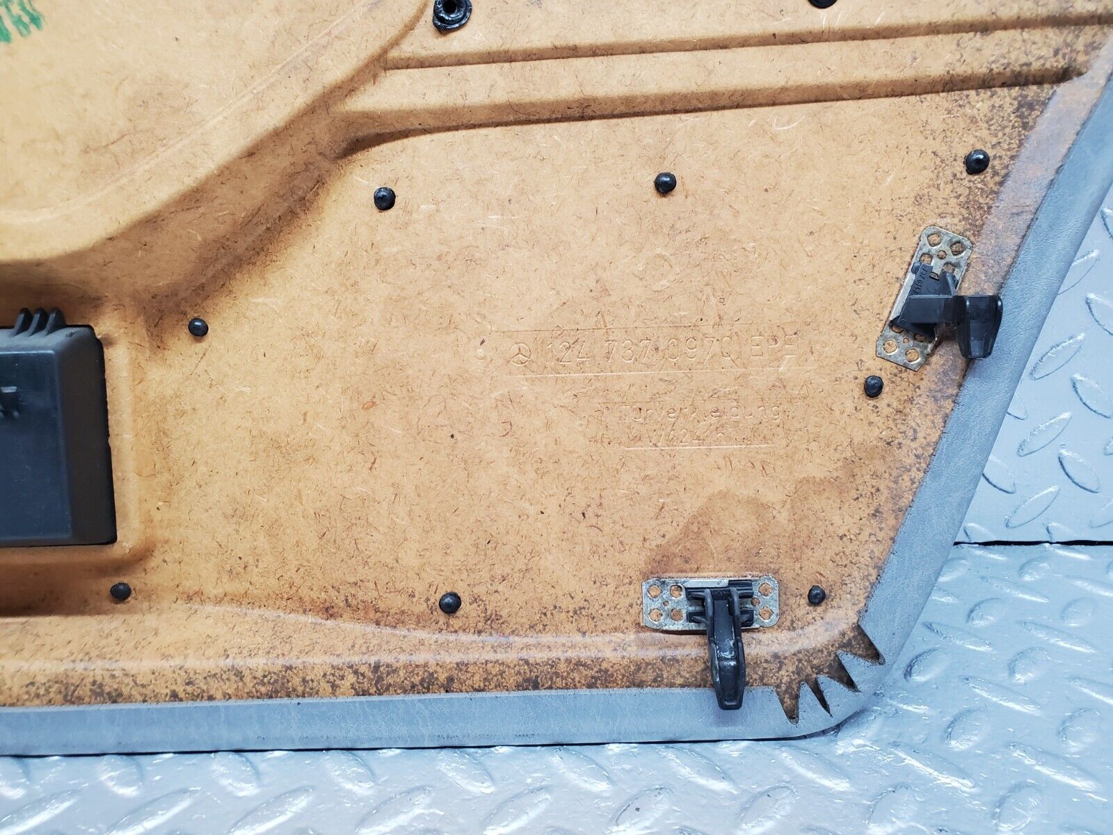 44686 Mercedes-Benz W124 220E Rear Left Door Card Grey 1247370970