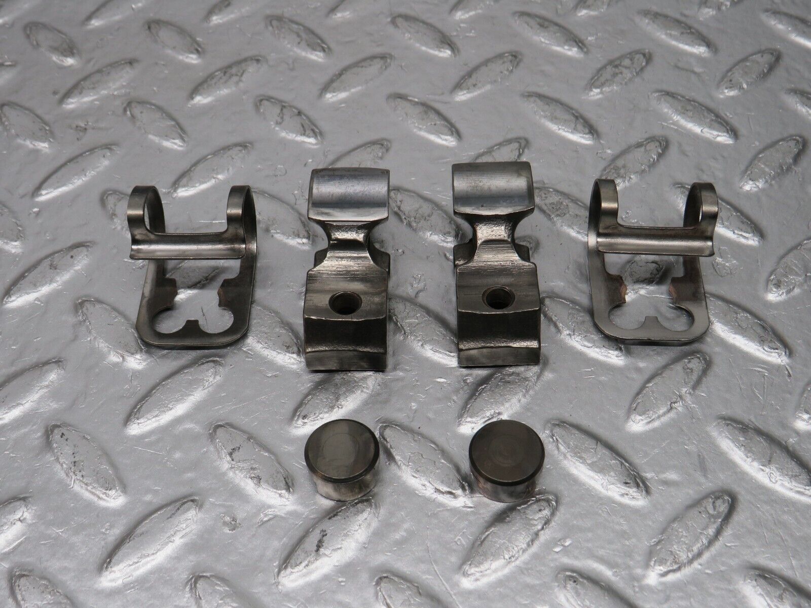 33009 Mercedes-Benz C107 R107 350 V8 Valve Rocker Arm With Spring & Tappet