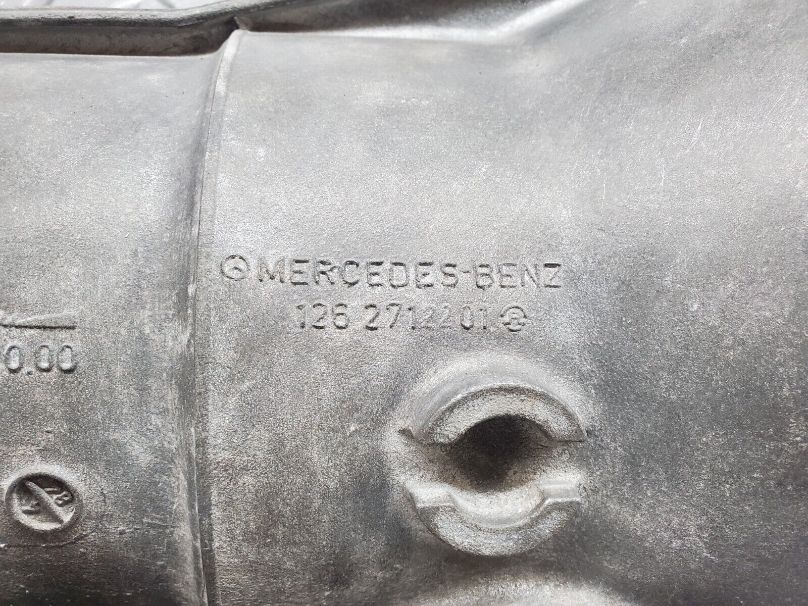 44558 Mercedes-Benz W123 280E Automatic Gearbox Housing 722.309 1262712201