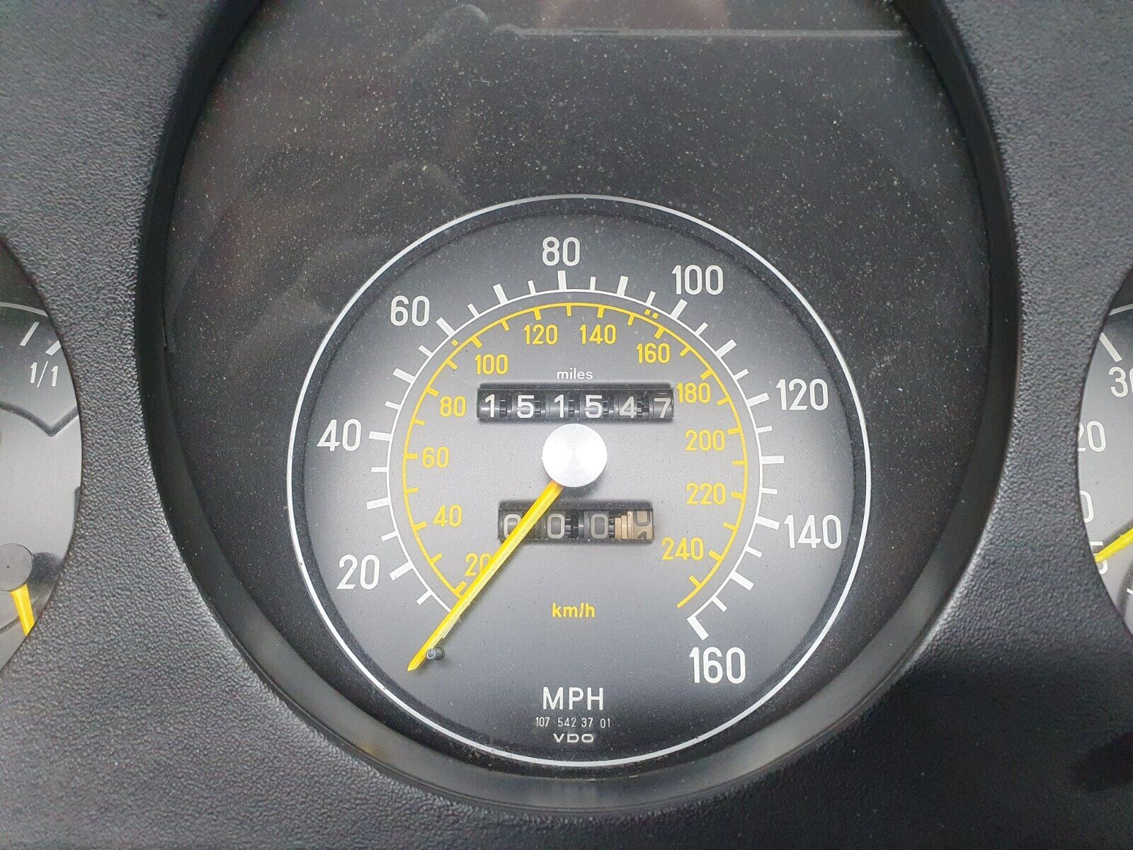 43103 Mercedes-Benz C107 450SLC Coupe Instrument Cluster 87001021 1075423701