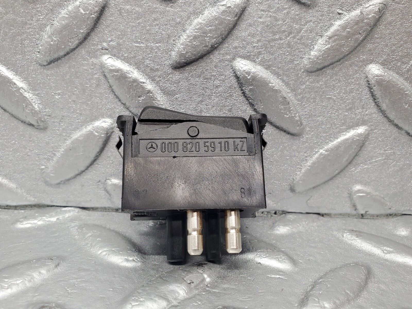 46543 Mercedes-Benz C123 280CE Coupe Interior Light Switch 0008205910