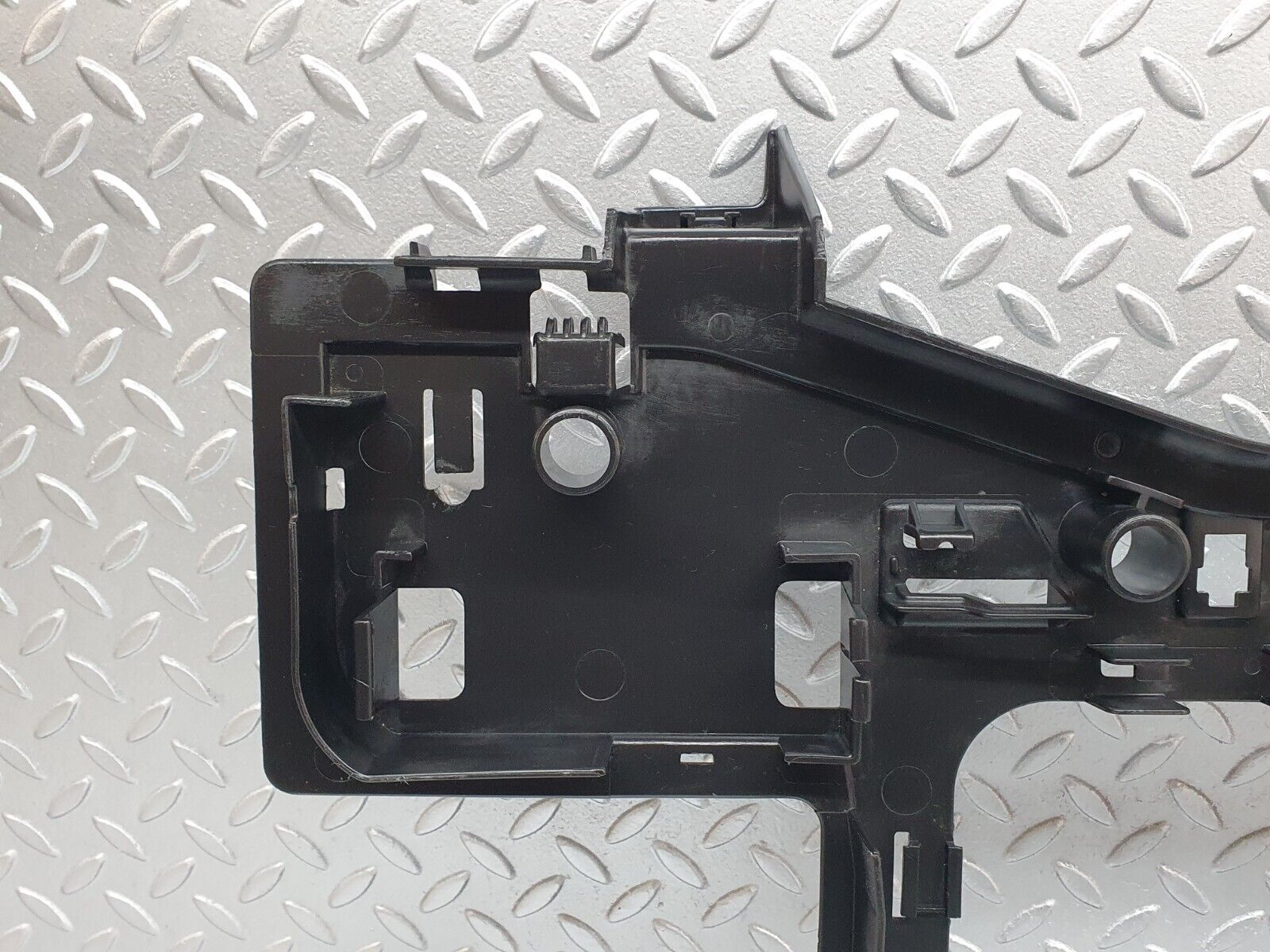 41754 Mercedes-Benz W202 C200 Rear Deck Bracket 2025457740