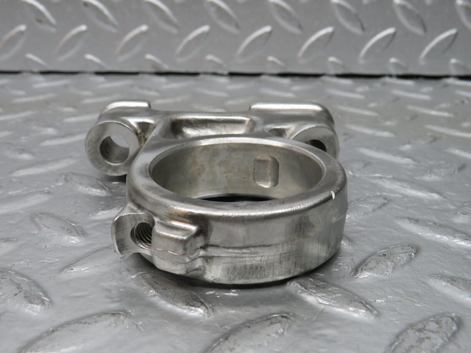 32997 Mercedes-Benz C107 R107 350 V8 Camshaft Tower Bearing 1160512112