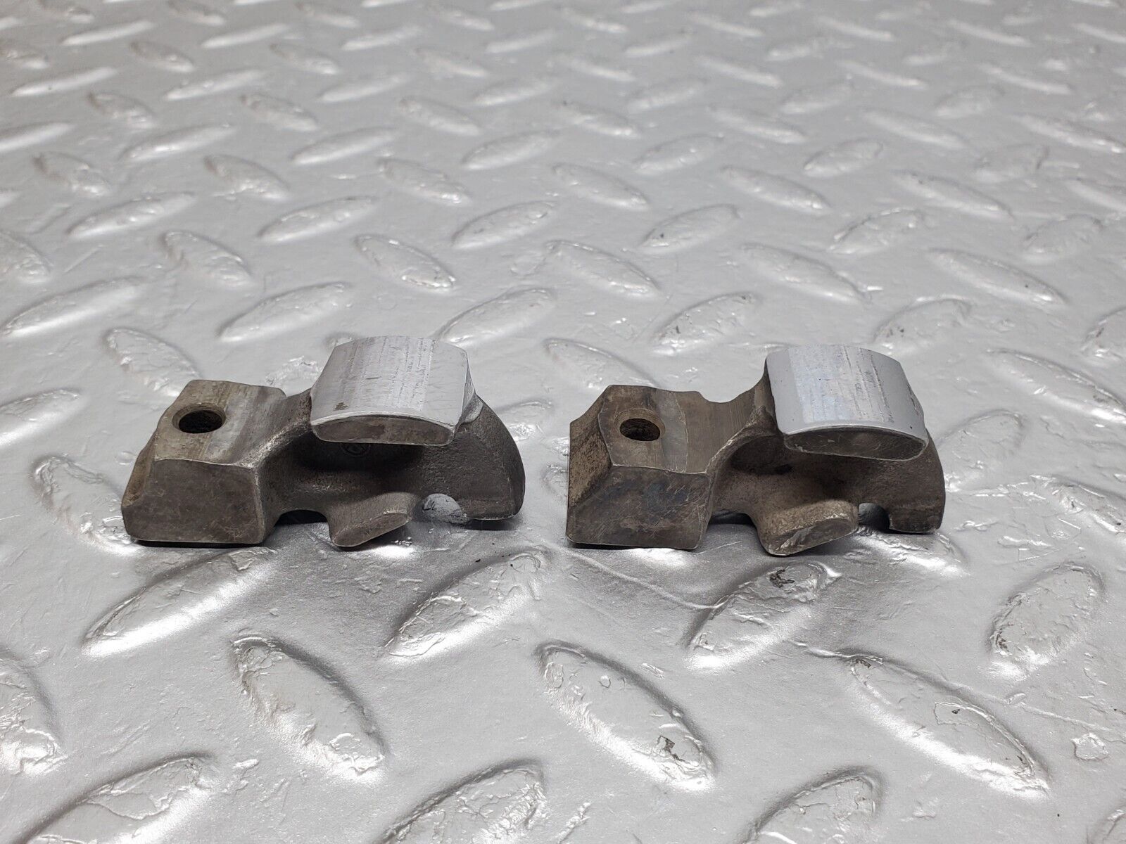 45476 Mercedes-Benz 280E M110.988 Valve Rocker Arm With Retaining Spring