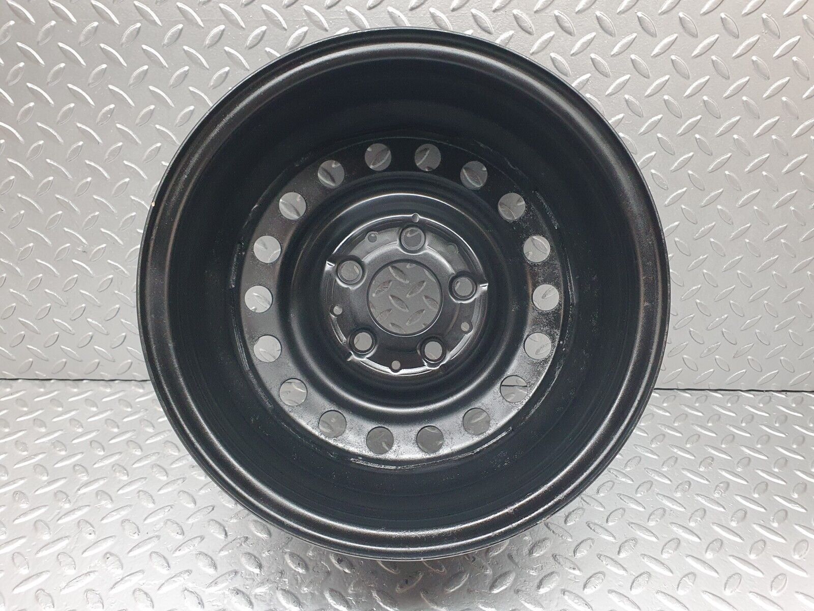44242 Mercedes-Benz W123 280E Steel Wheel 6Jx14H2 ET30 1234001602