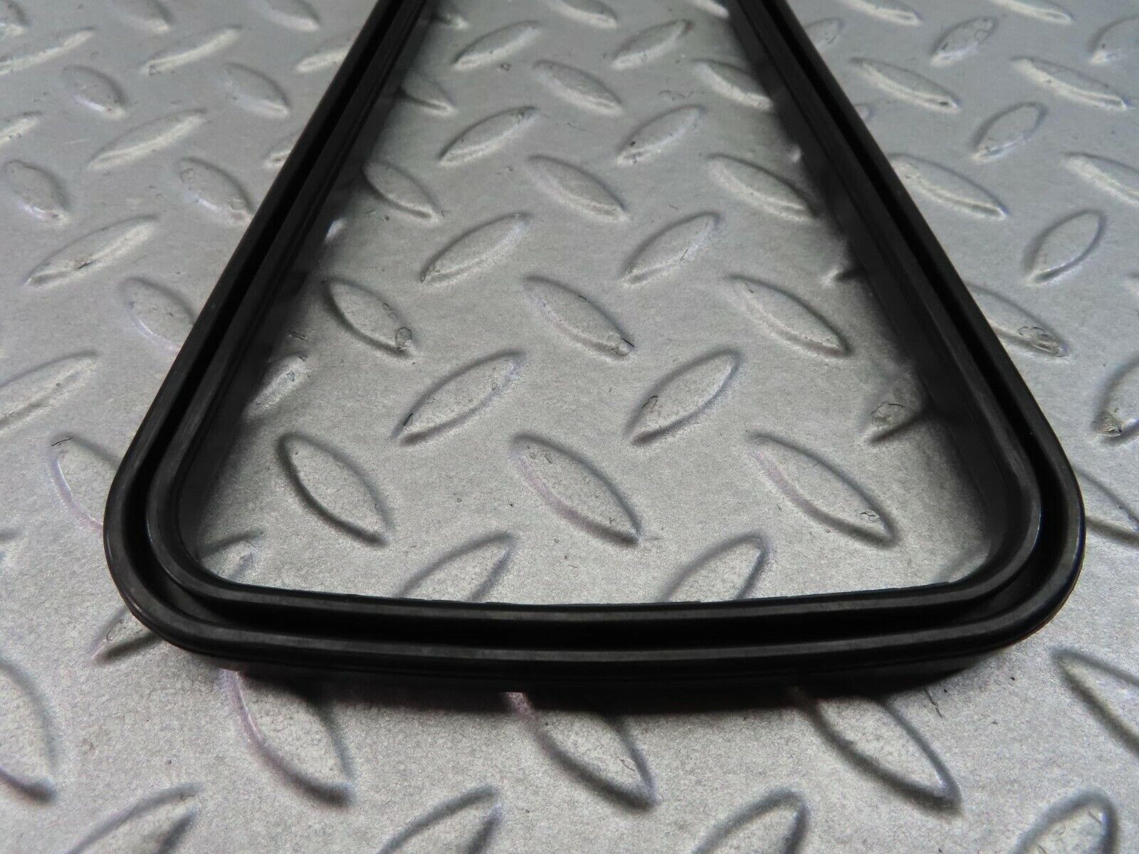 8102 Mercedes-Benz M180 Engine Valve Cover Gasket Seal