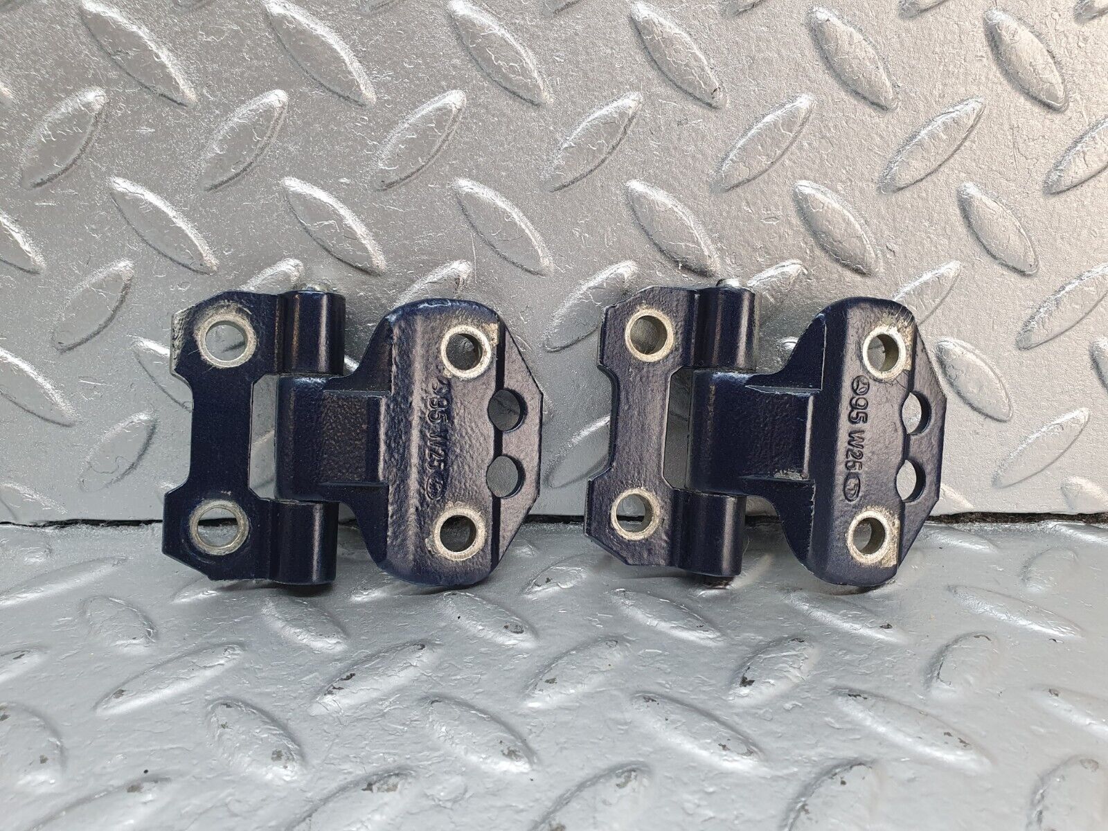 42317 Mercedes-Benz R129 320SL Coupe Door Hinge Right Side