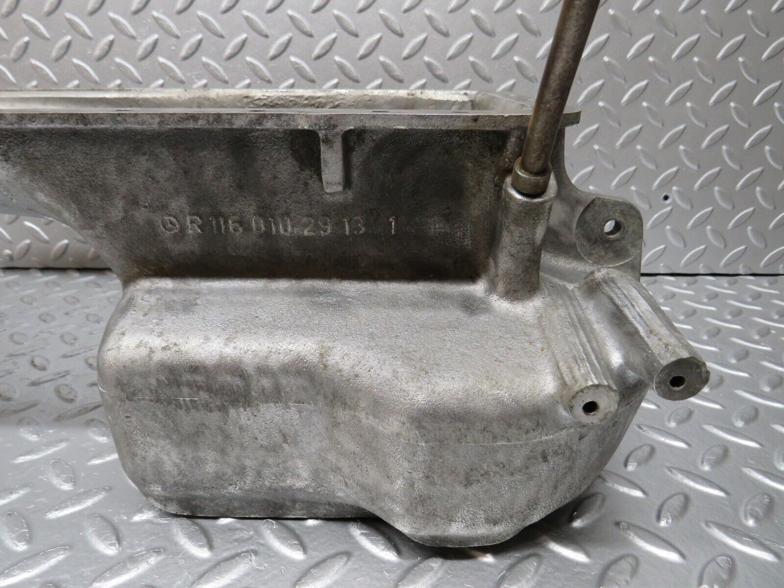 33097 Mercedes-Benz C107 R107 350 V8 Oil Pan Oil Sump 1160102913 1160140166