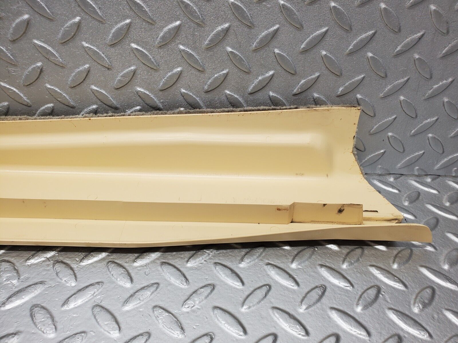 46815 Mercedes-Benz R129 320SL Coupe Right Door Sill Trim Beige 1296800235