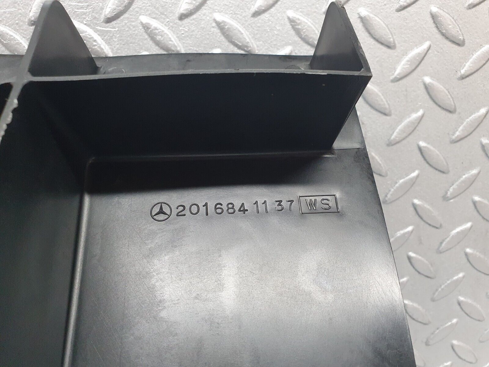 42724 Mercedes-Benz W201 190 2.0L Front Left Floor Cable Channel Cover 2016841137