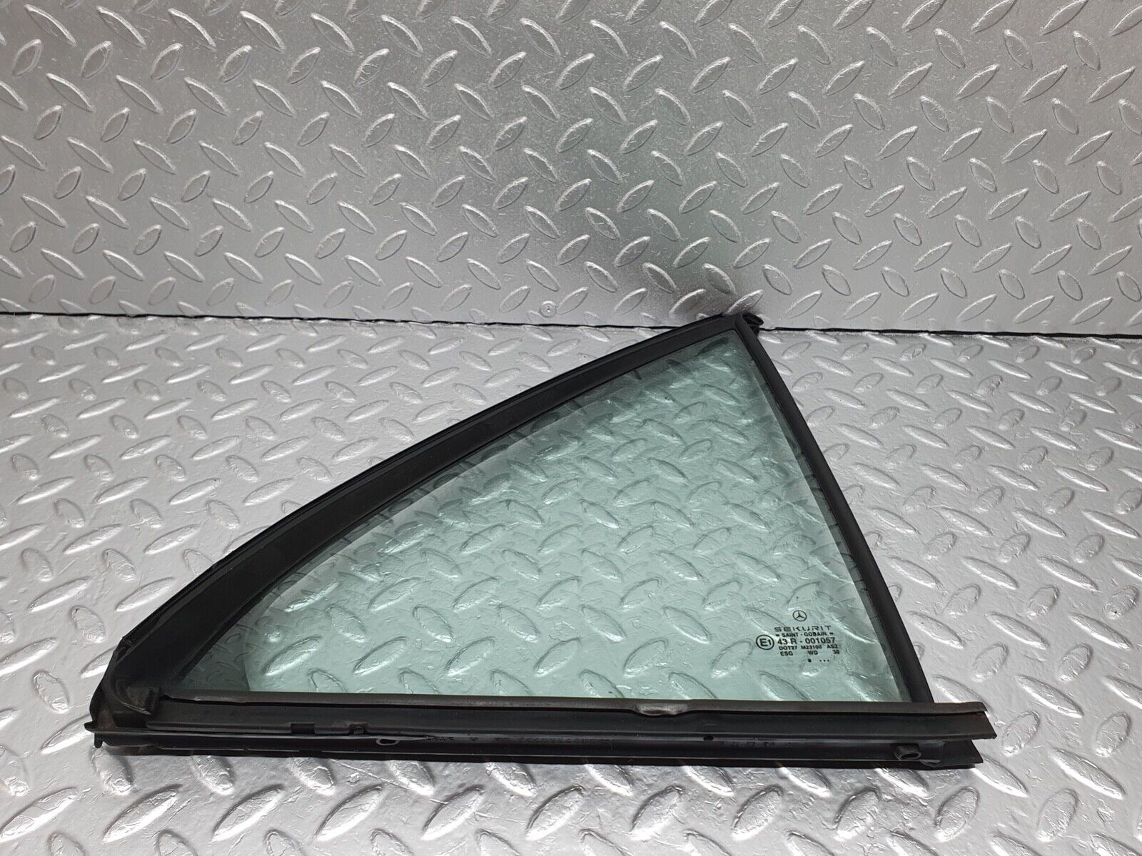 41996 Mercedes-Benz W202 C200 Rear Right Quarter Window Glass 2027350224