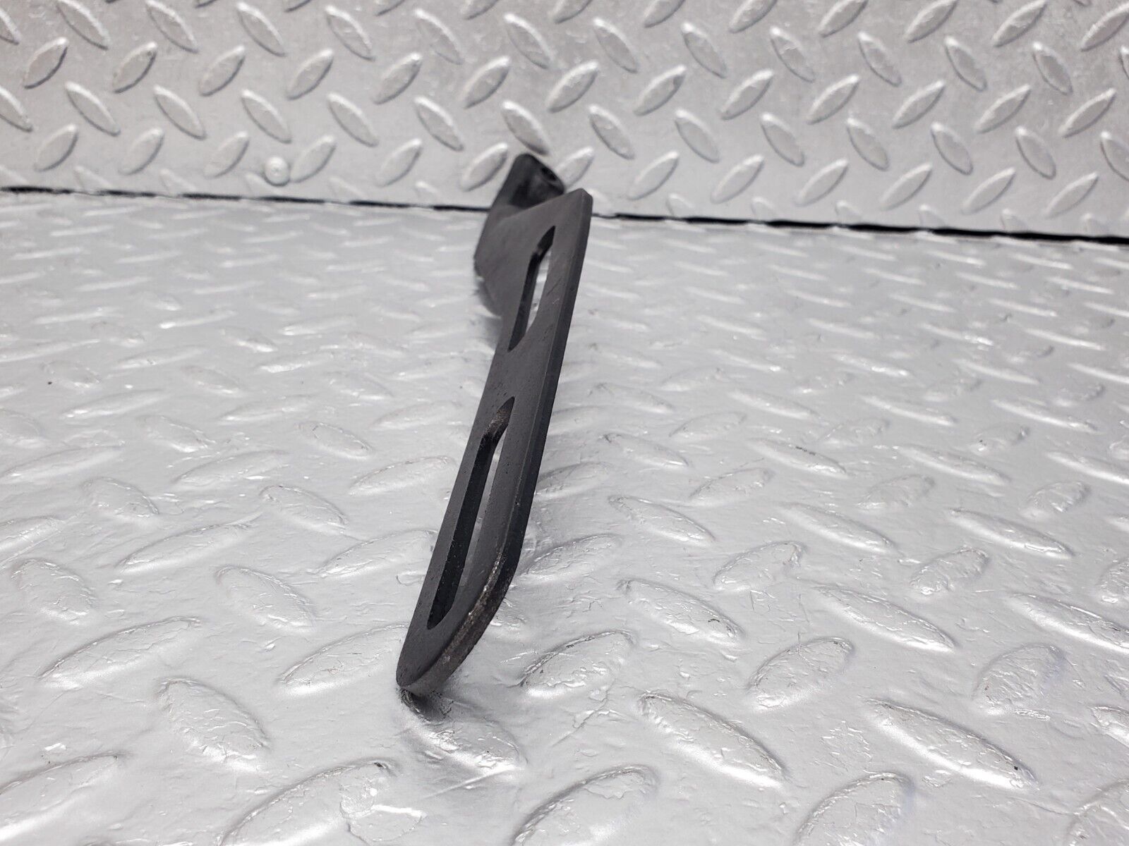 45956 Mercedes-Benz W126 420SE Exhaust Bracket