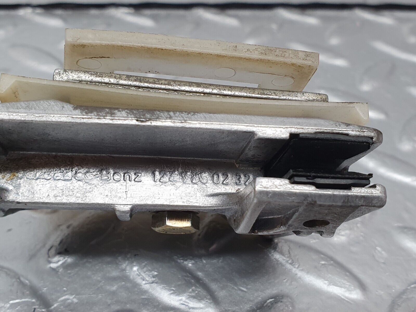 42505 Mercedes-Benz R129 320SL Coupe Door Window Guide Bracket 1247250132 1247250232