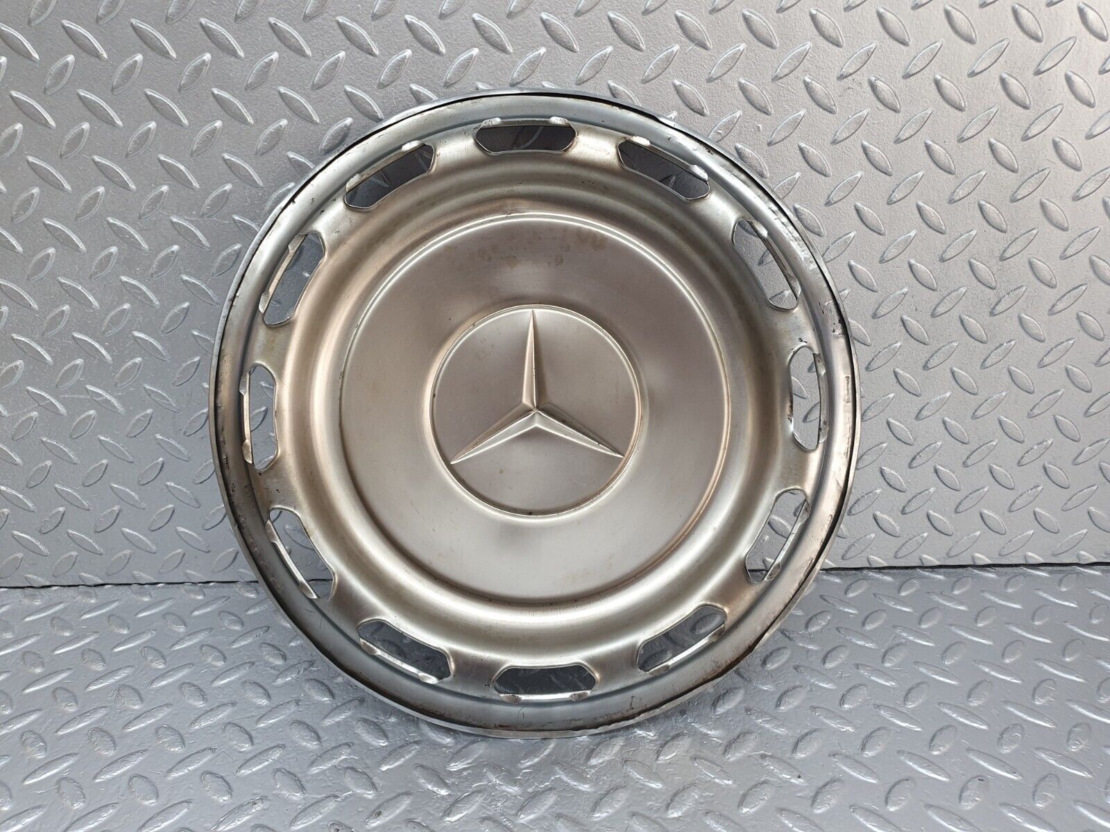 43229 Mercedes-Benz W108 280SE Wheel Hub Cap 14''