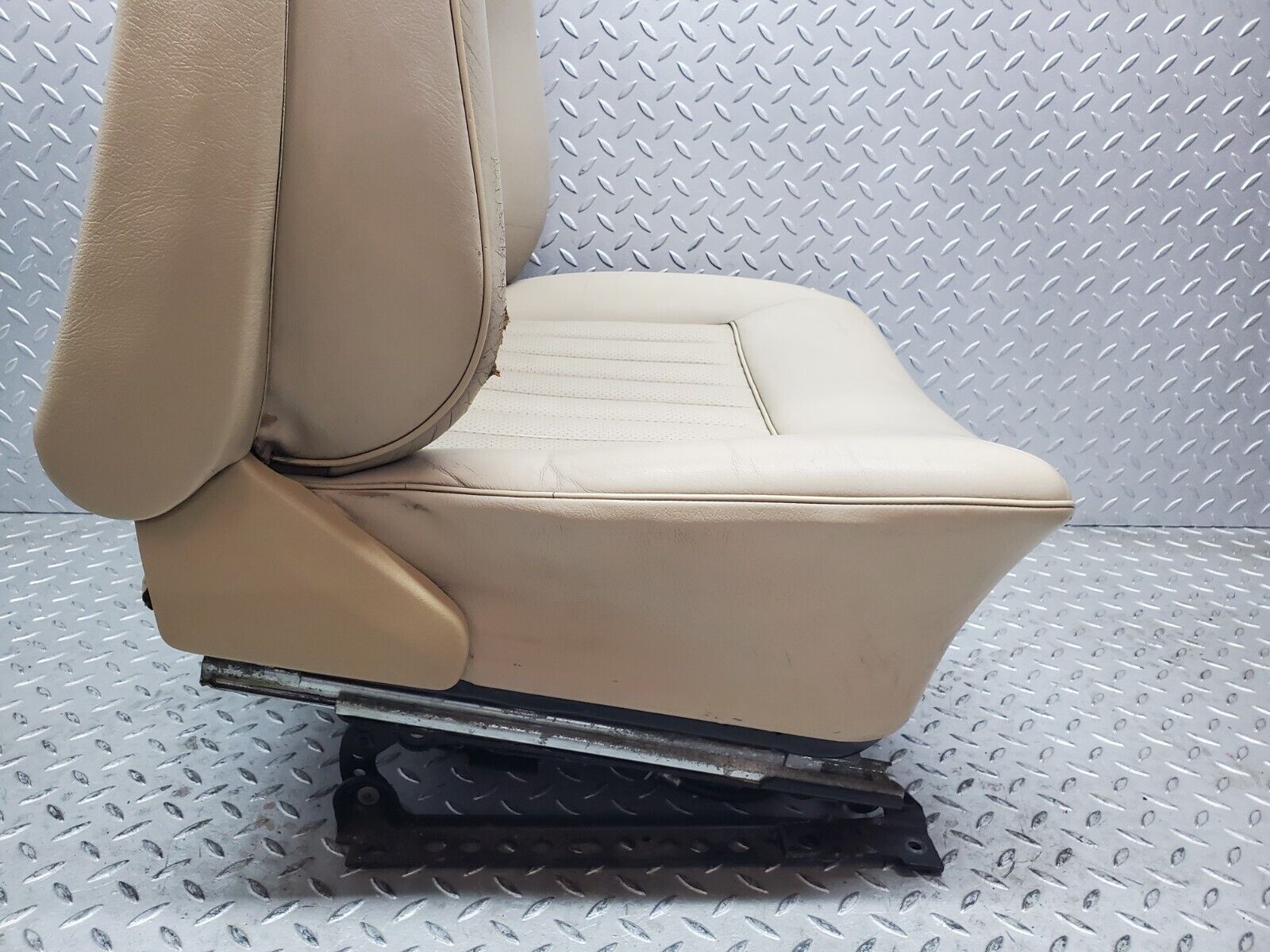 45868 Mercedes-Benz W126 420SE Front Right Electric Seat Leather Beige 1269102650
