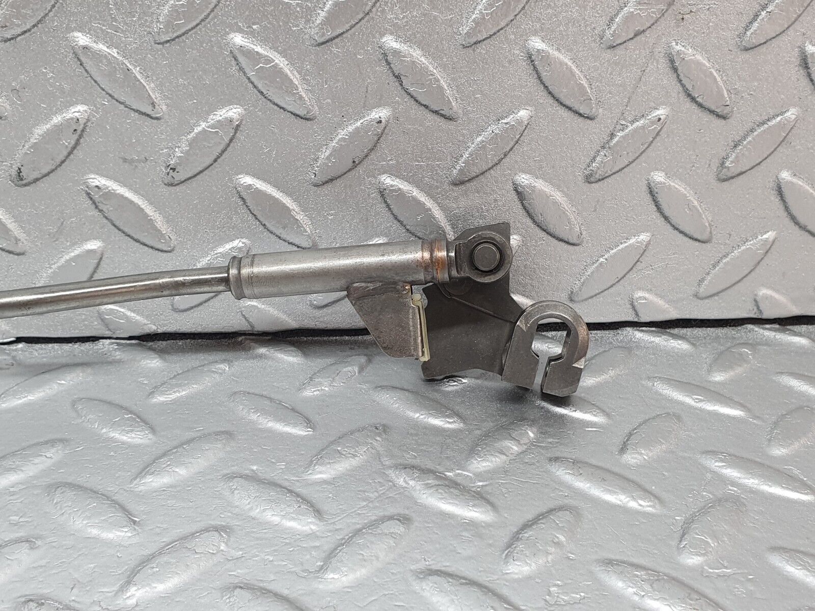 43846 Mercedes-Benz C126 380SEC Coupe Automatic Gearbox Linkage 722.310