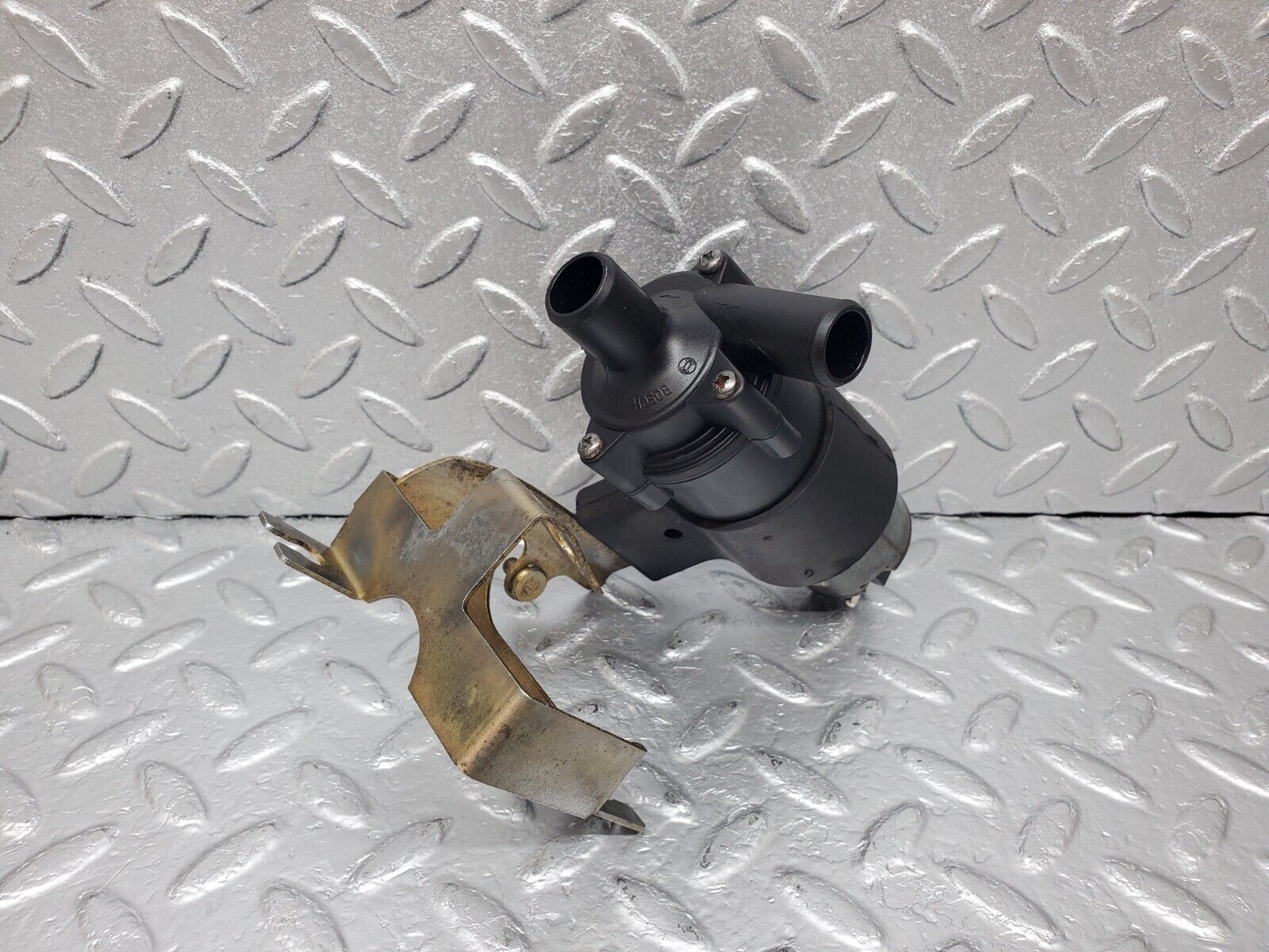 45091 Mercedes-Benz R129 300SL Coupe Heating Water Pump Bosch 0392020026