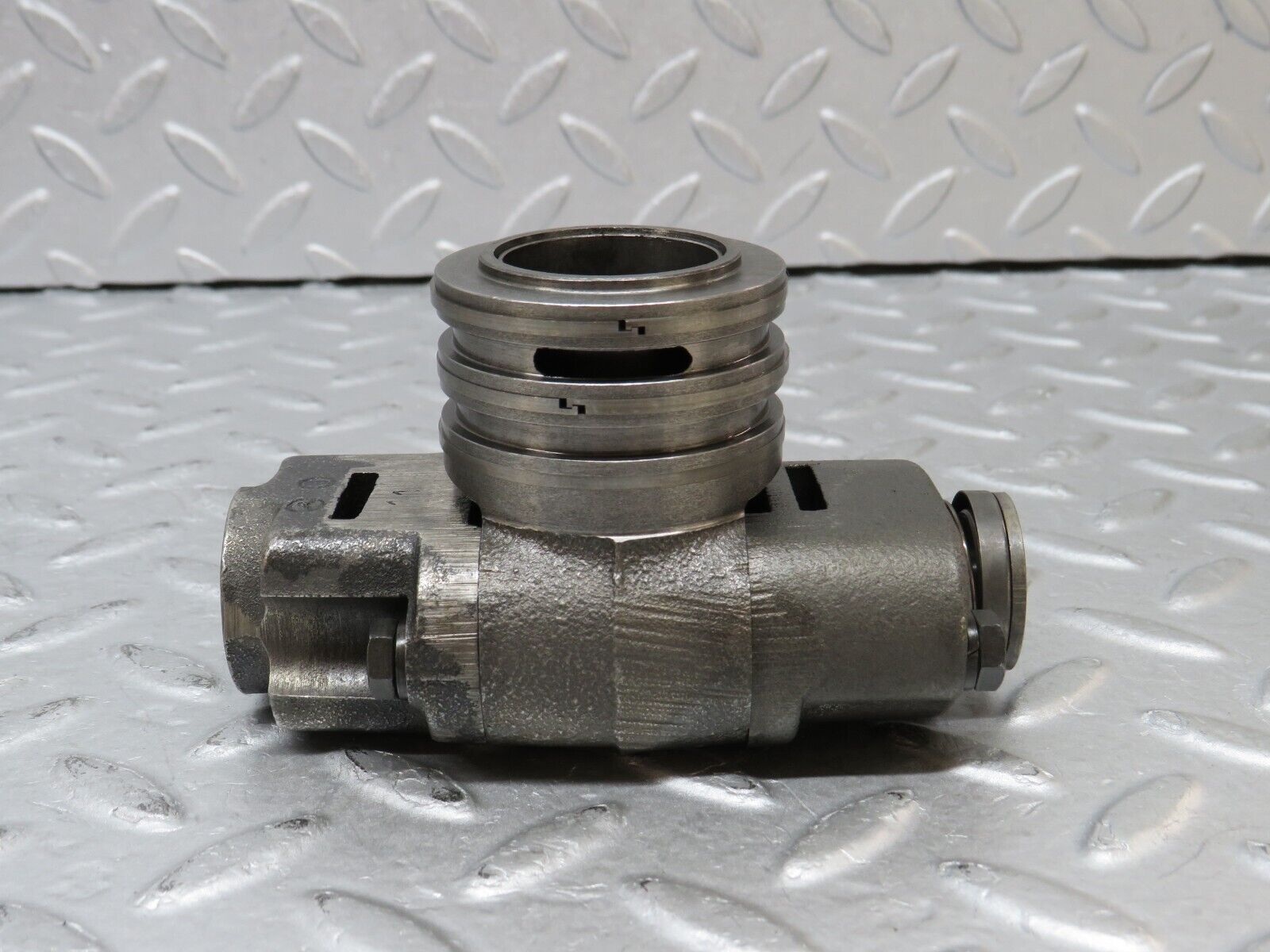 36431 Mercedes-Benz R107 450SL Automatic Gearbox Governor 1092700074 1152771305