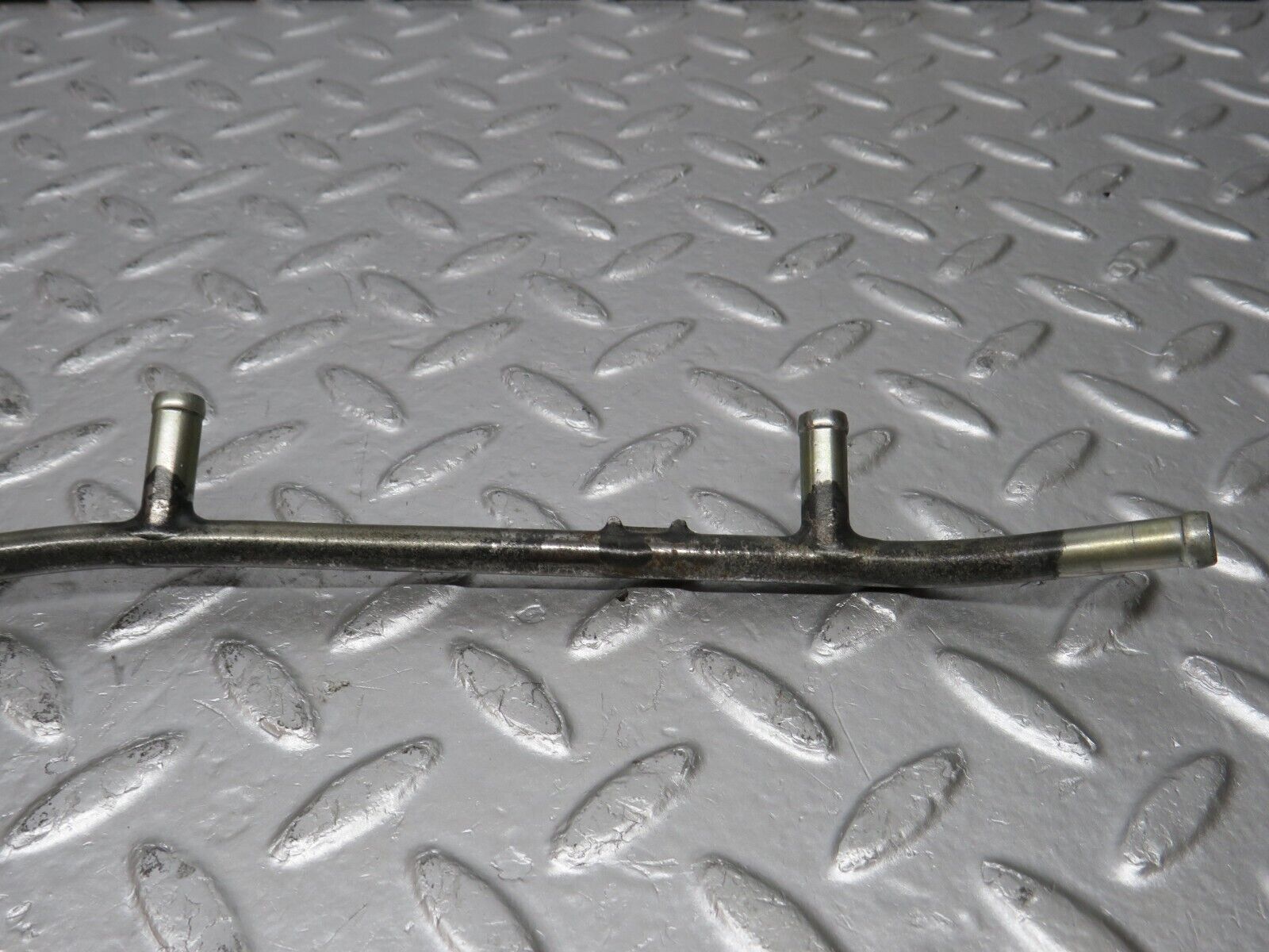 32817 Mercedes-Benz C107 R107 350 V8 Fuel Injector Rail Pipe