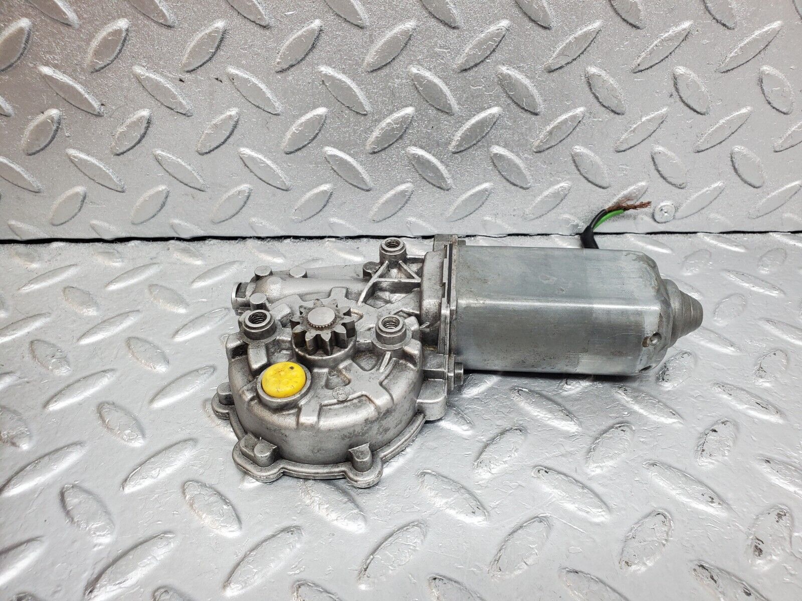 44795 Mercedes-Benz W124 220E Window Regulator Motor Right Bosch 0130821285