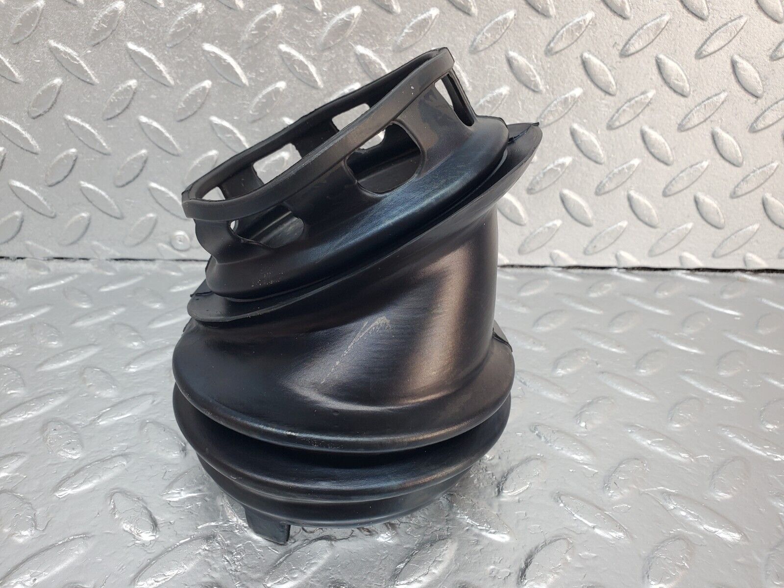 45672 Mercedes-Benz W126 420SE Fuse Box Rubber Grommet 1265450146