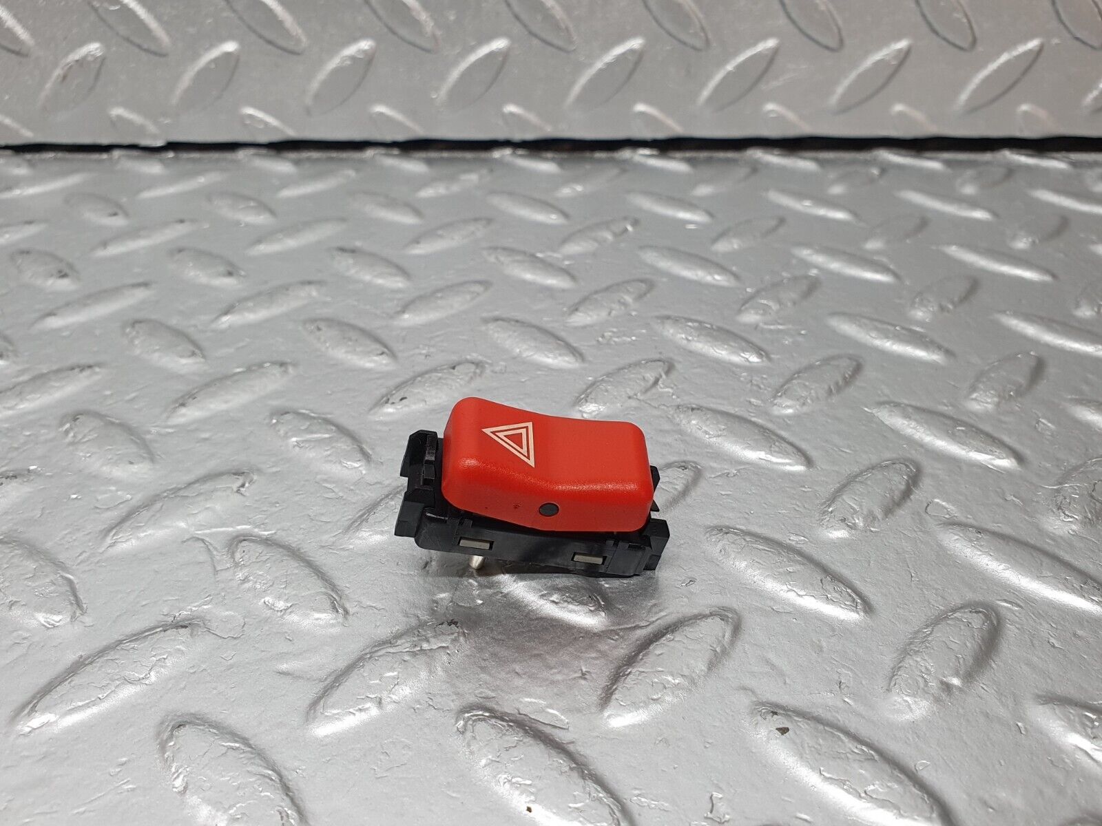 42385 Mercedes-Benz R129 320SL Coupe Hazard Warning Light Switch 1408205510