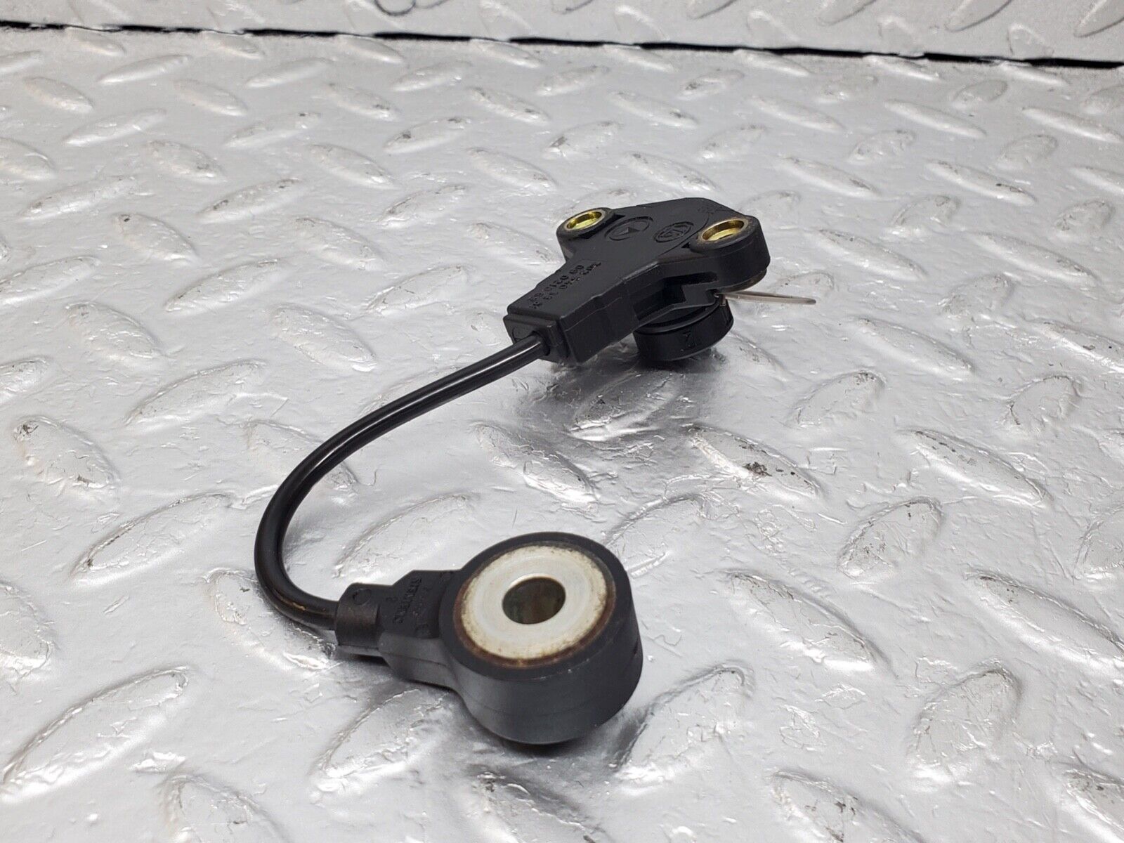 44624 Mercedes-Benz W124 220E Knock Sensor 2025403881 0031587928