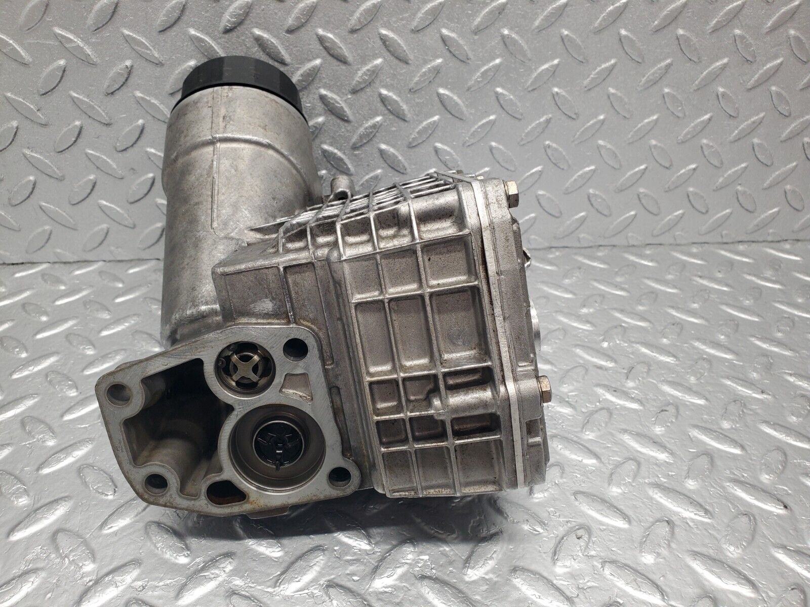 46236 Mercedes-Benz W124 280E Oil Filter Housing 1041840608