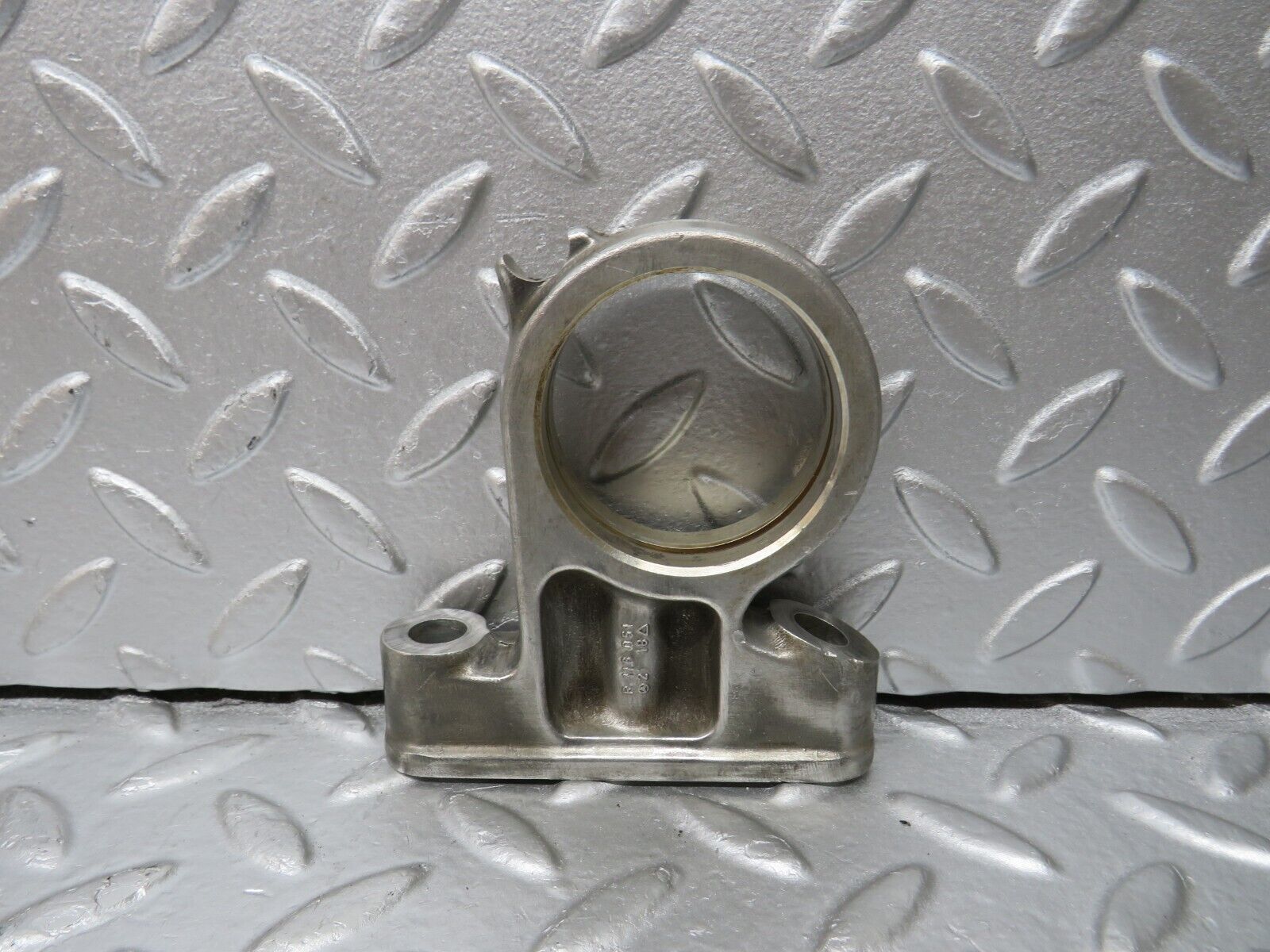 33092 Mercedes-Benz C107 R107 350 V8 Camshaft Tower Bearing 1160512118