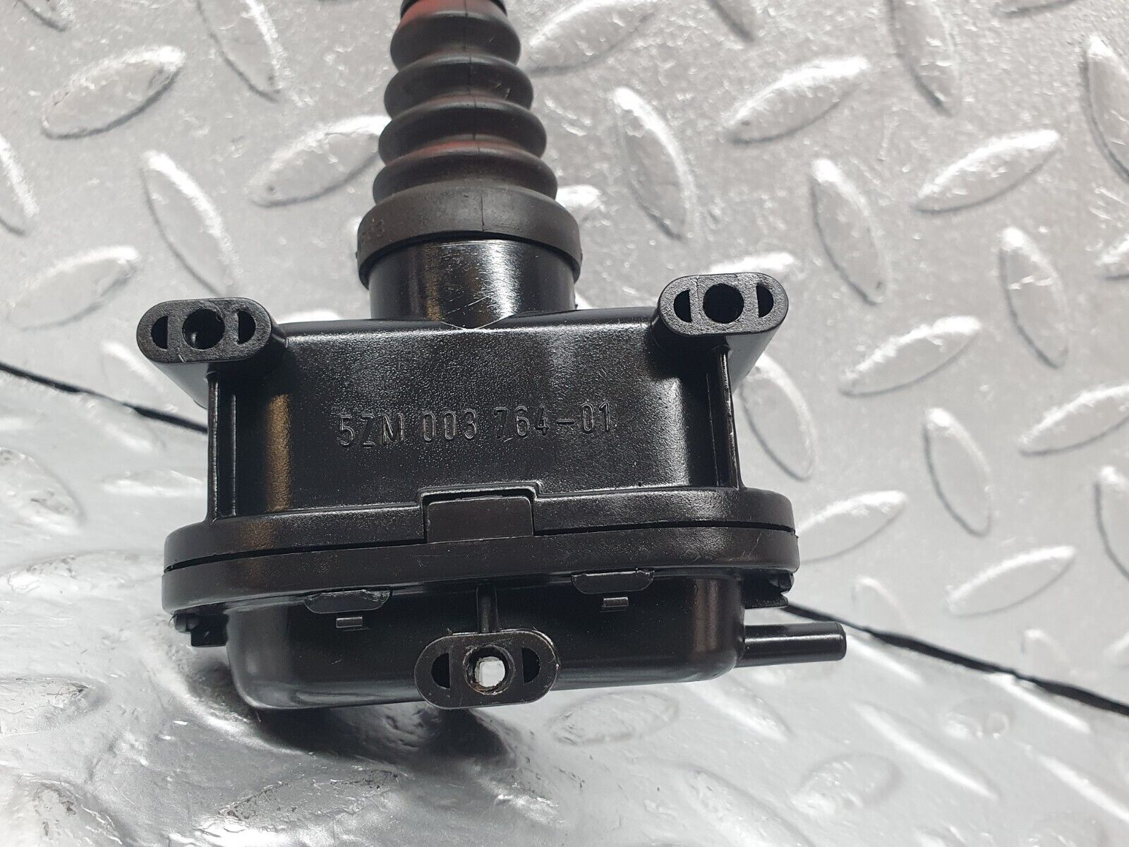 43647 Mercedes-Benz C126 380SEC Coupe Left Door Lock Vacuum Actuator